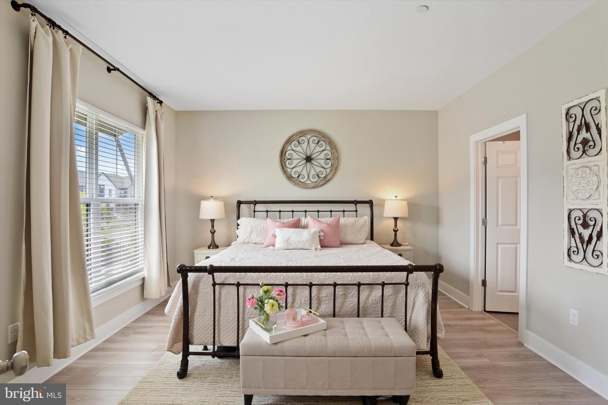 MADISON COURT - Residential