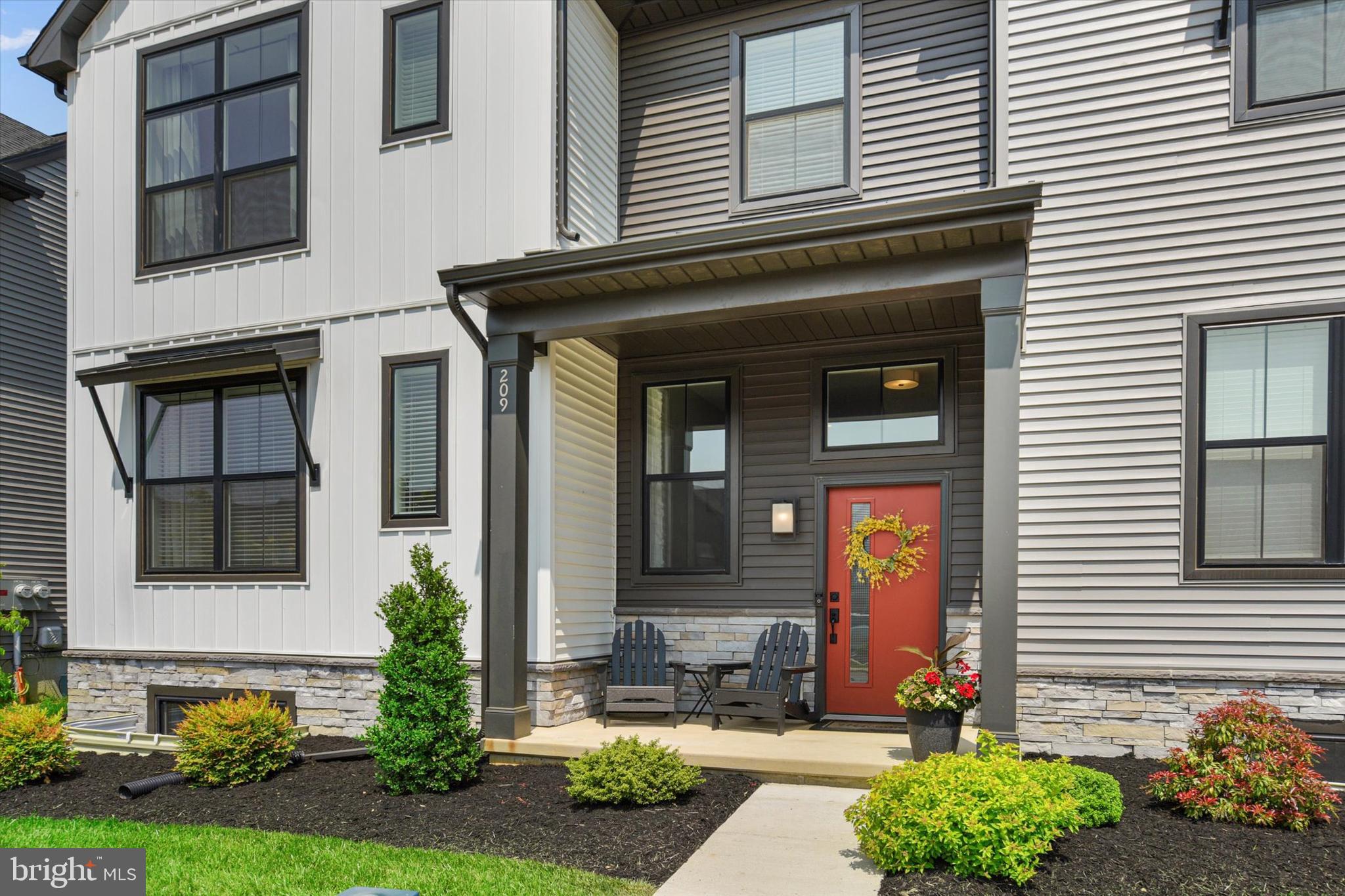 MADISON COURT - Residential