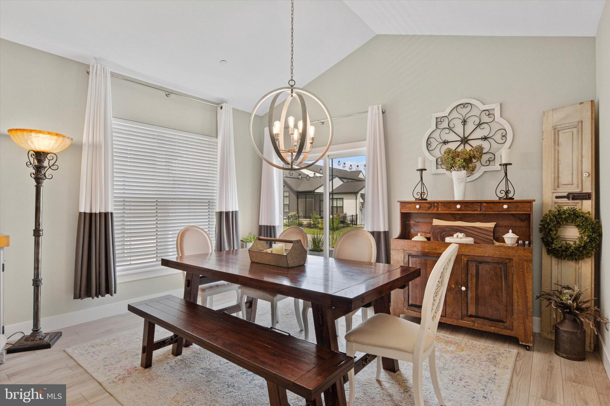 MADISON COURT - Residential