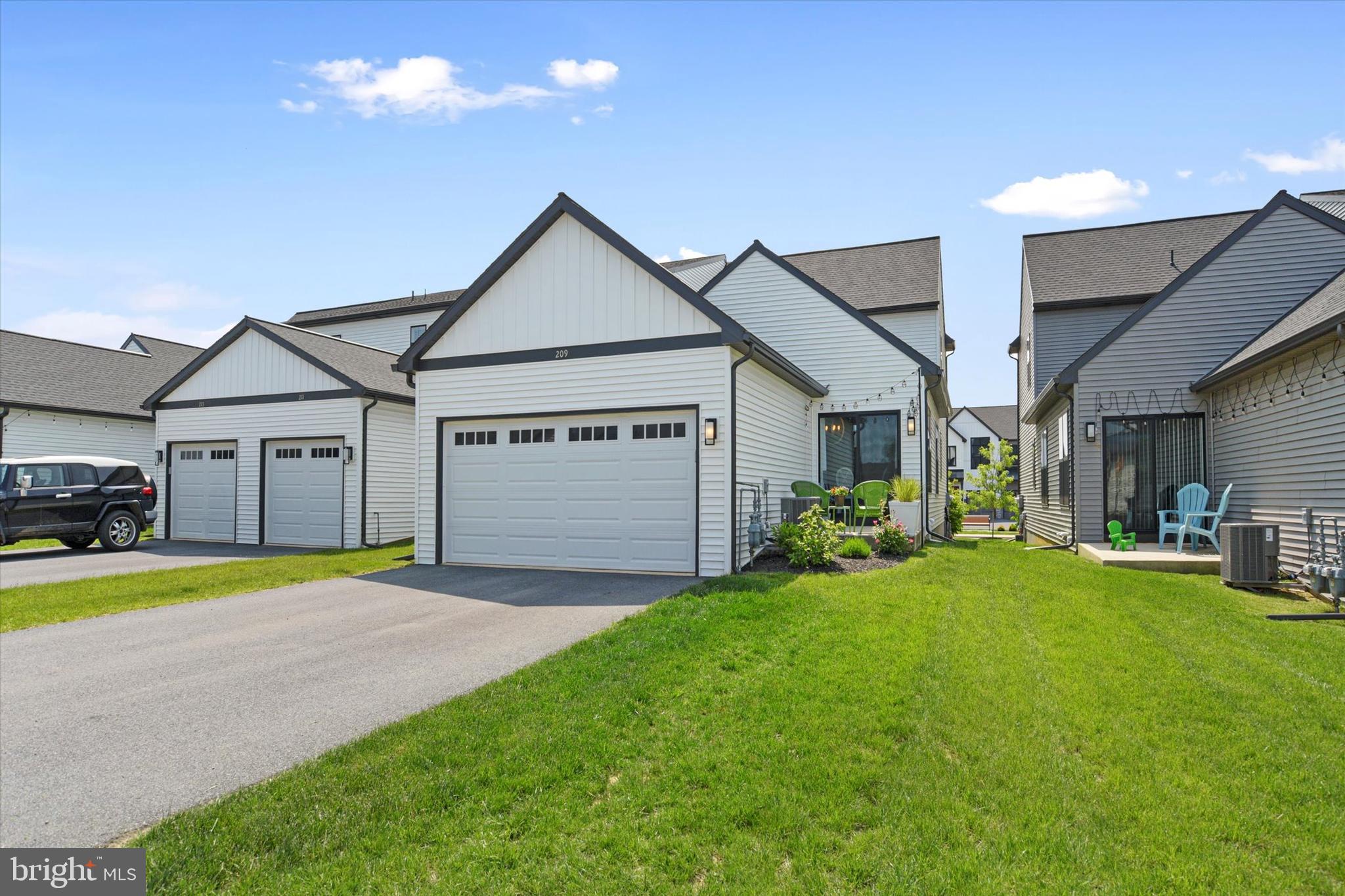 MADISON COURT - Residential