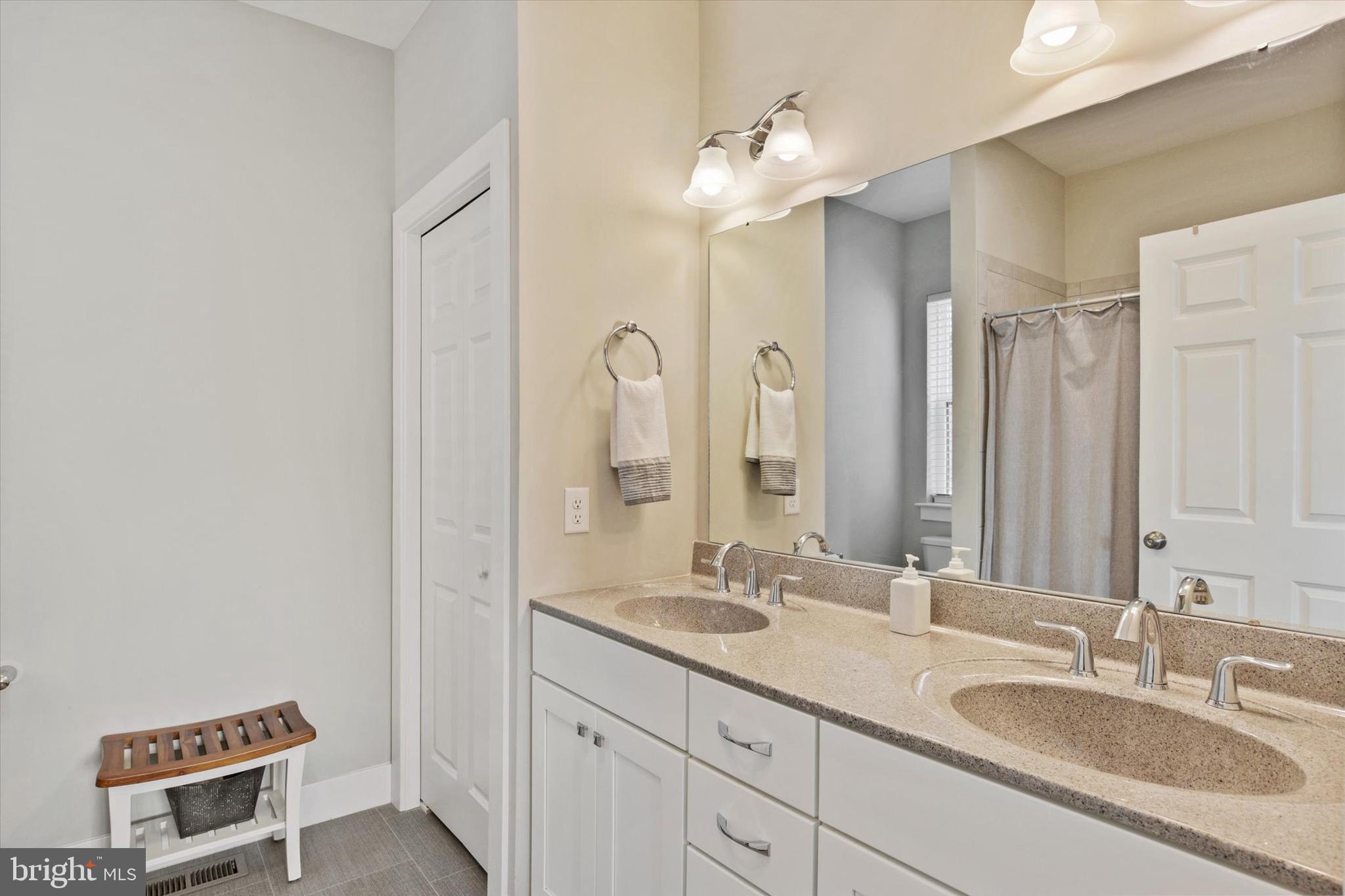 MADISON COURT - Residential