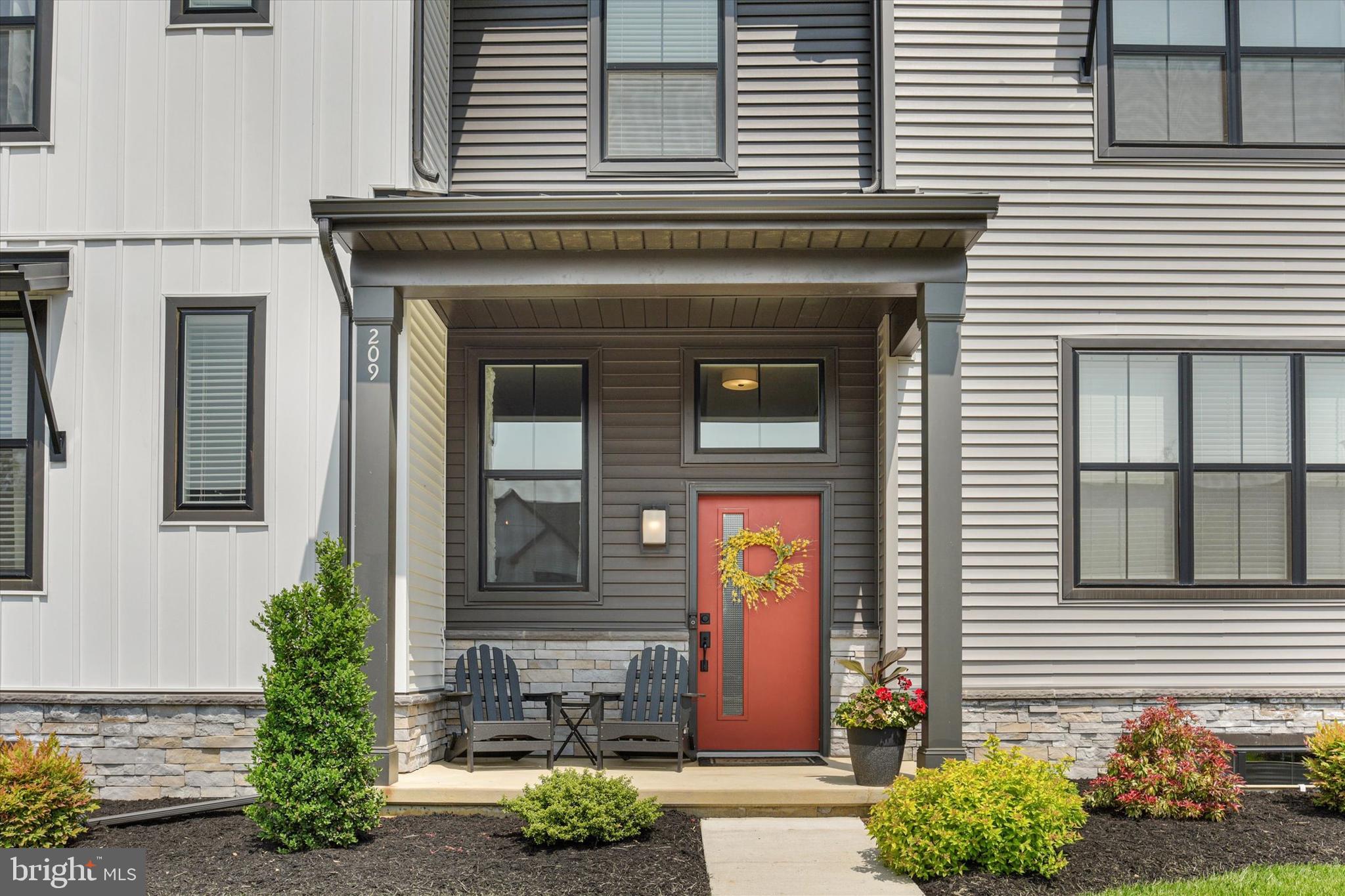 MADISON COURT - Residential