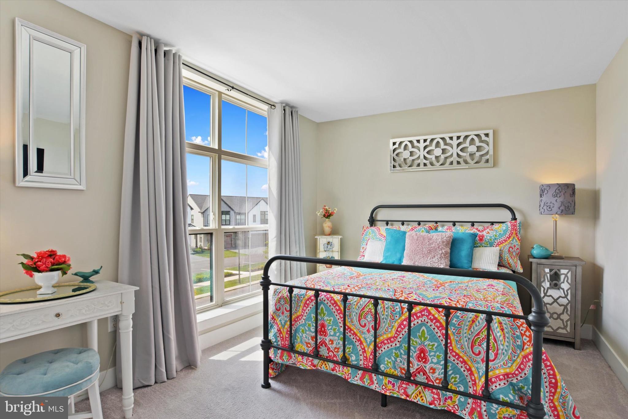 MADISON COURT - Residential