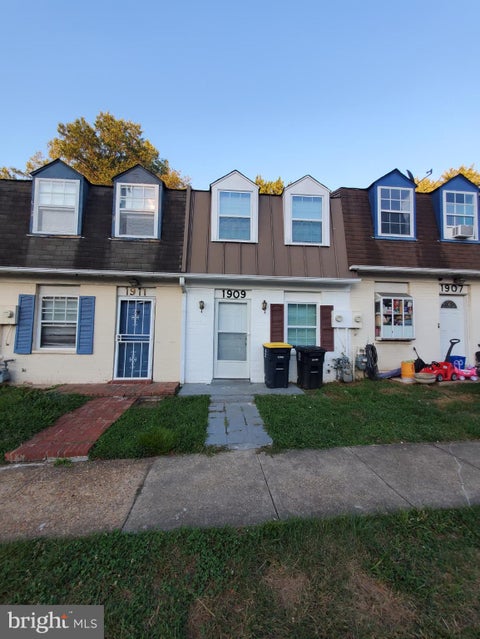 Townhouse For Sale - 1909 Dutch Village Drive #I-234<br/> HYATTSVILLE, MD 20785