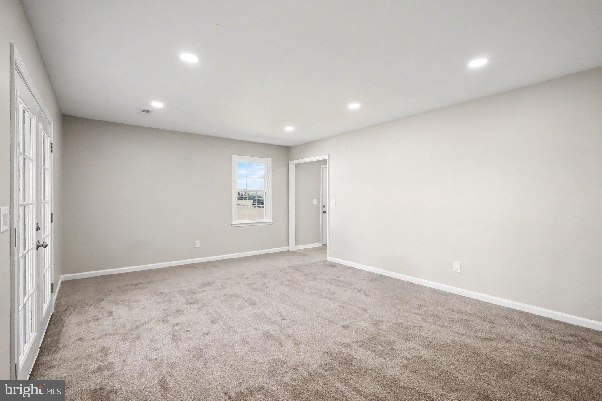 TOWN & COUNTRY TOWNHOUSES - Residential