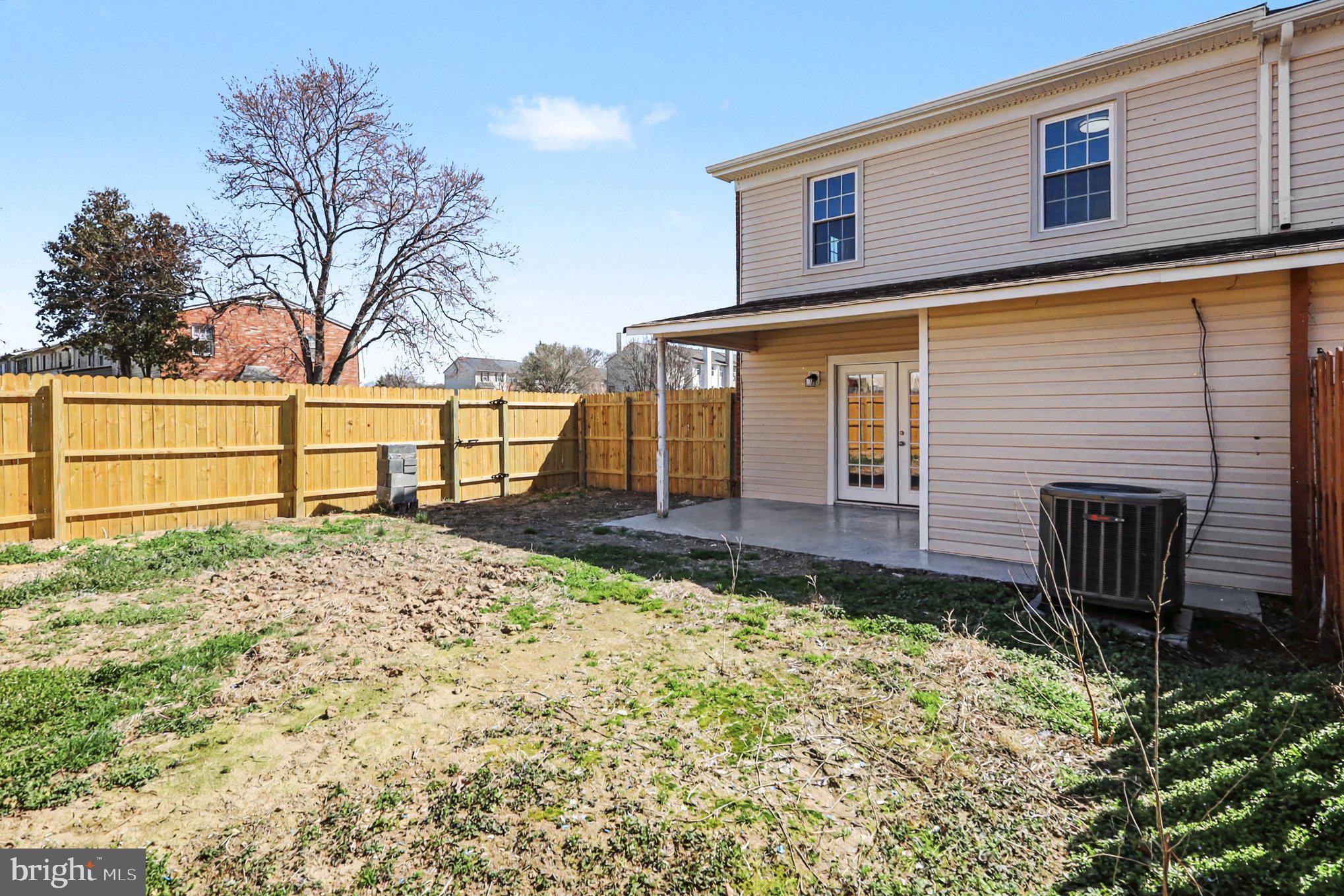 TOWN & COUNTRY TOWNHOUSES - Residential