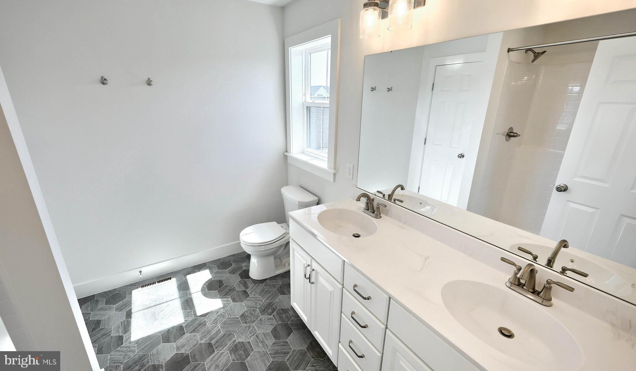 MADISON COURT - Residential