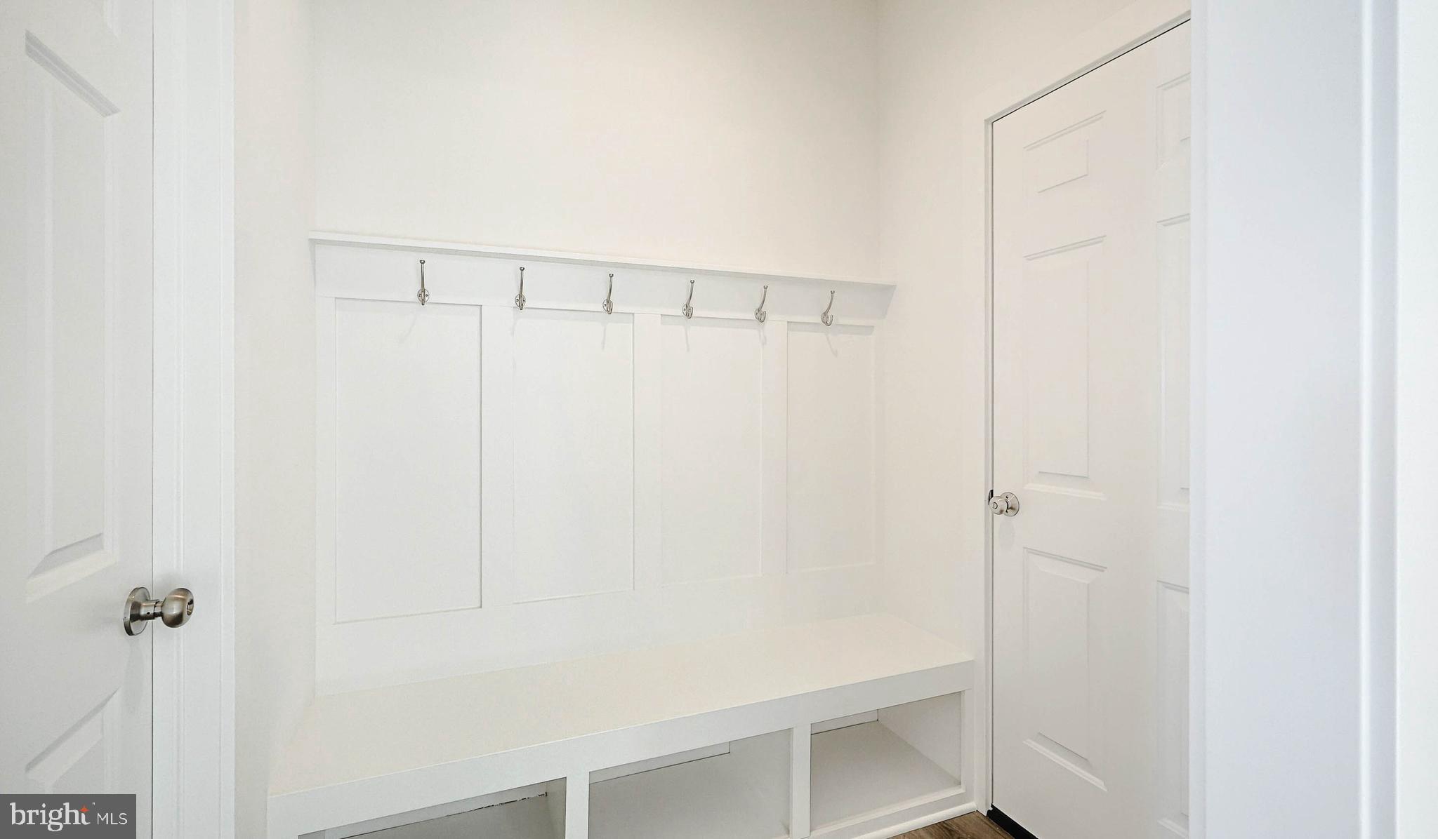 MADISON COURT - Residential