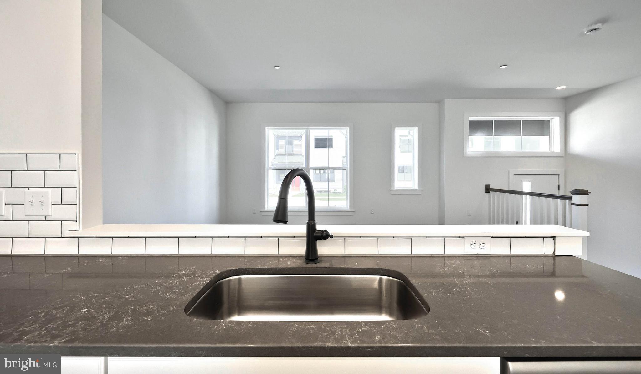 MADISON COURT - Residential