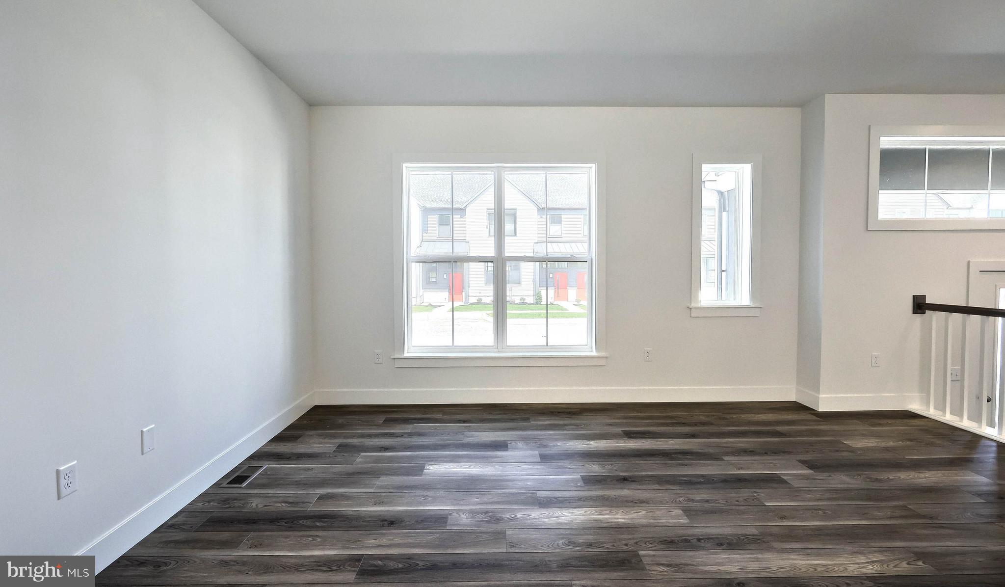 MADISON COURT - Residential