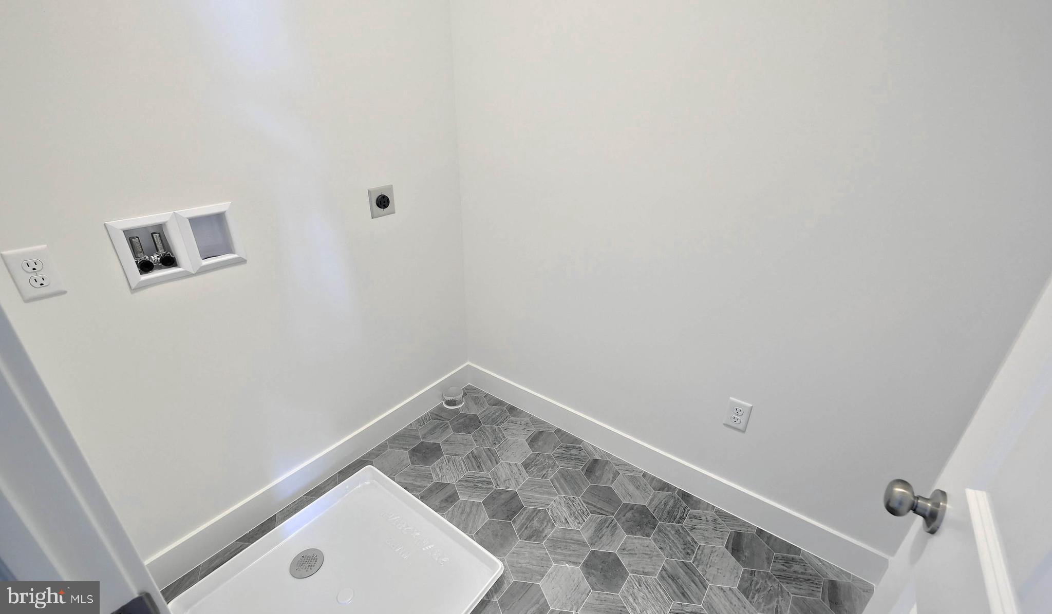 MADISON COURT - Residential