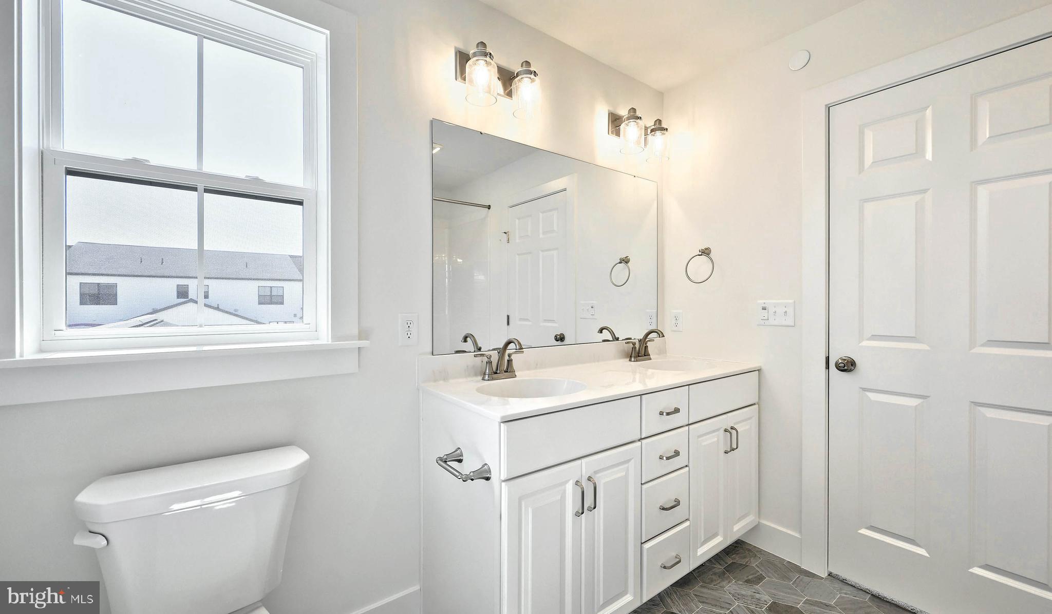 MADISON COURT - Residential