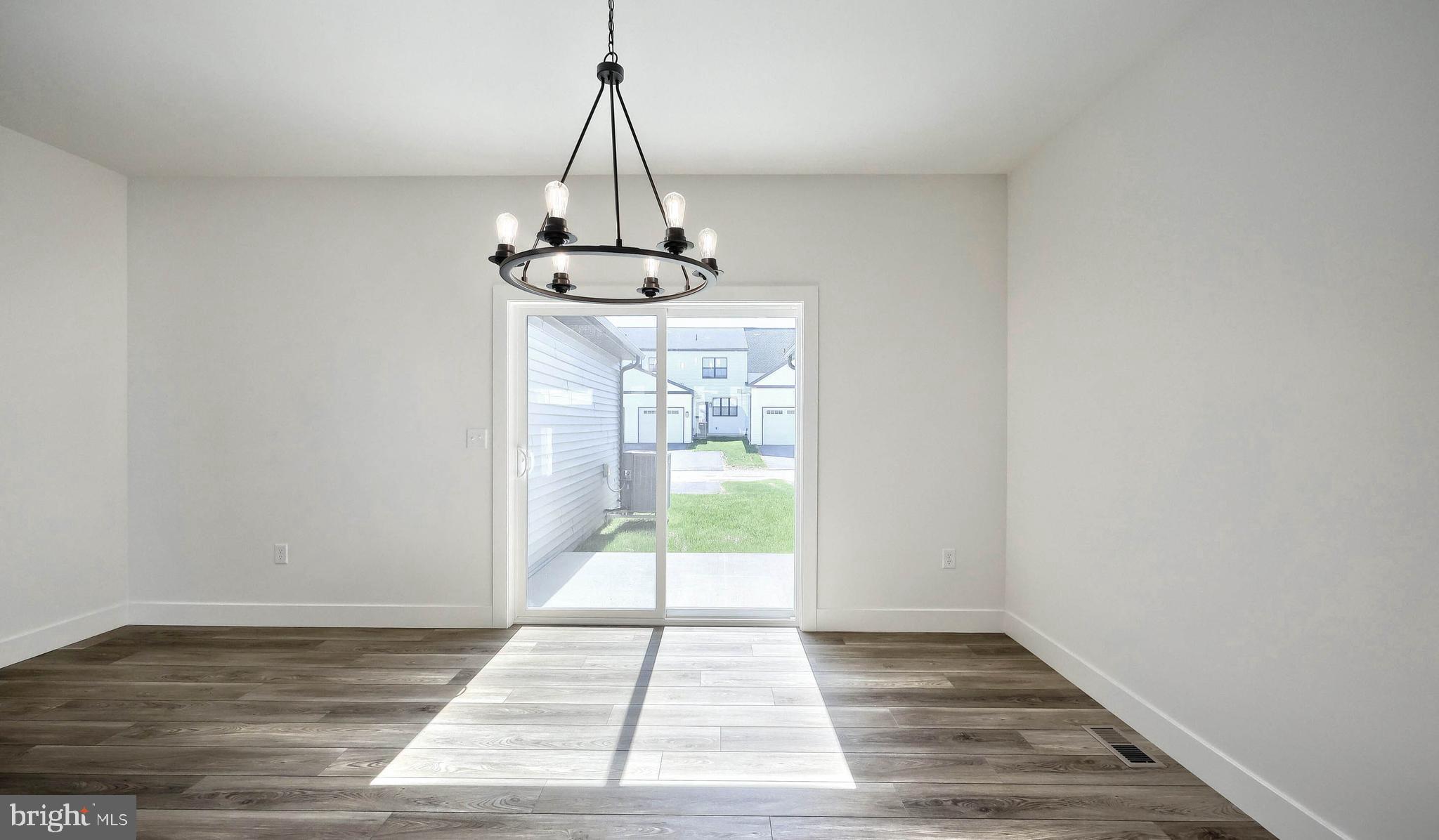 MADISON COURT - Residential