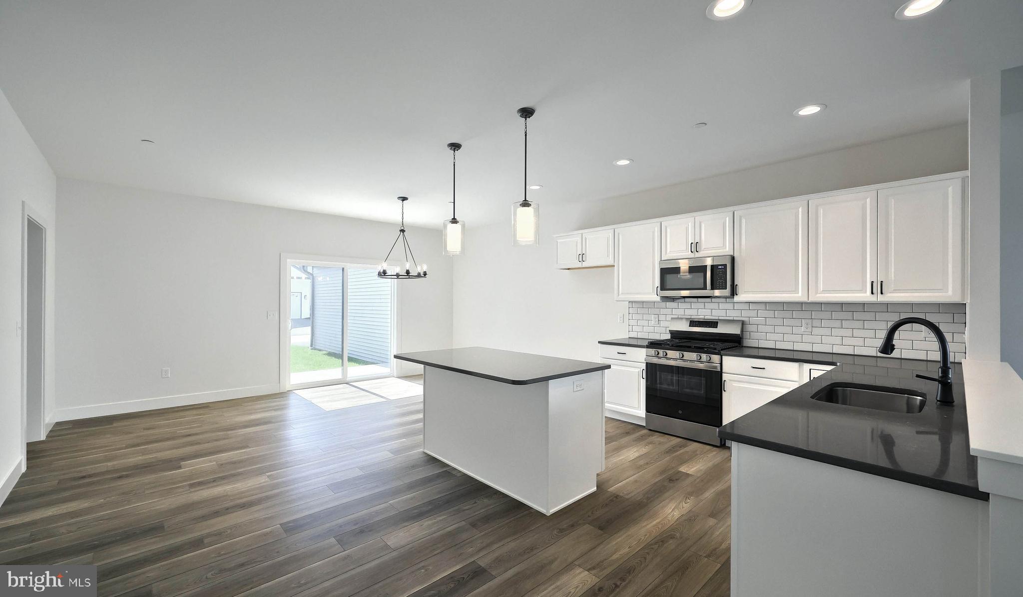 MADISON COURT - Residential