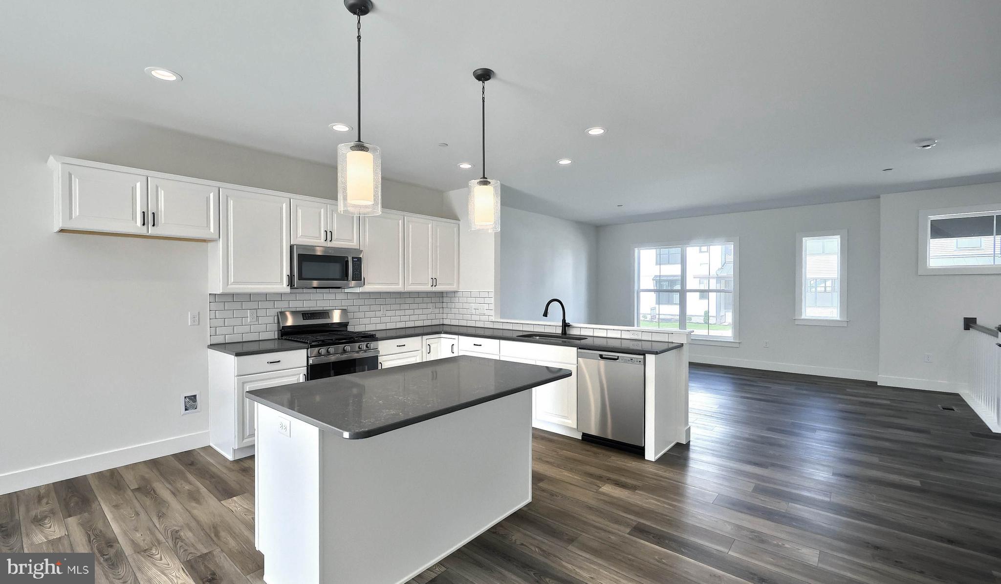 MADISON COURT - Residential