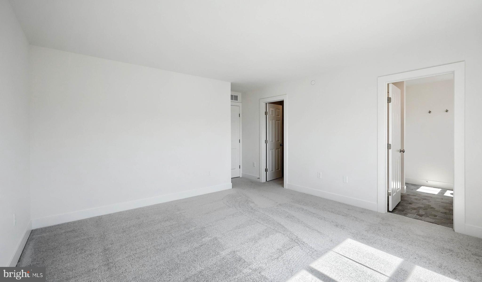 MADISON COURT - Residential