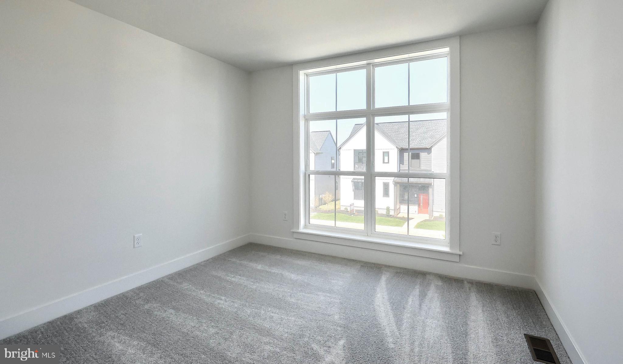 MADISON COURT - Residential