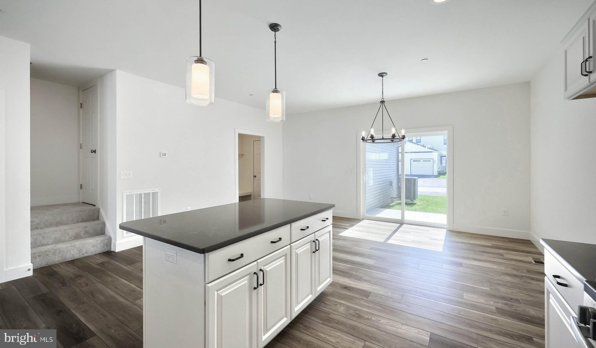 MADISON COURT - Residential