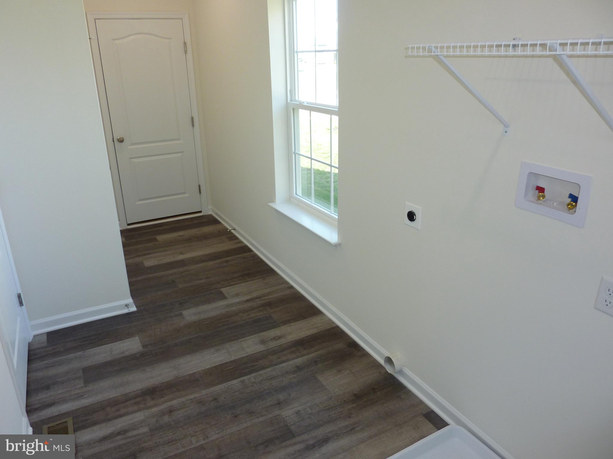 OLD COUNTRY FARMS - Residential