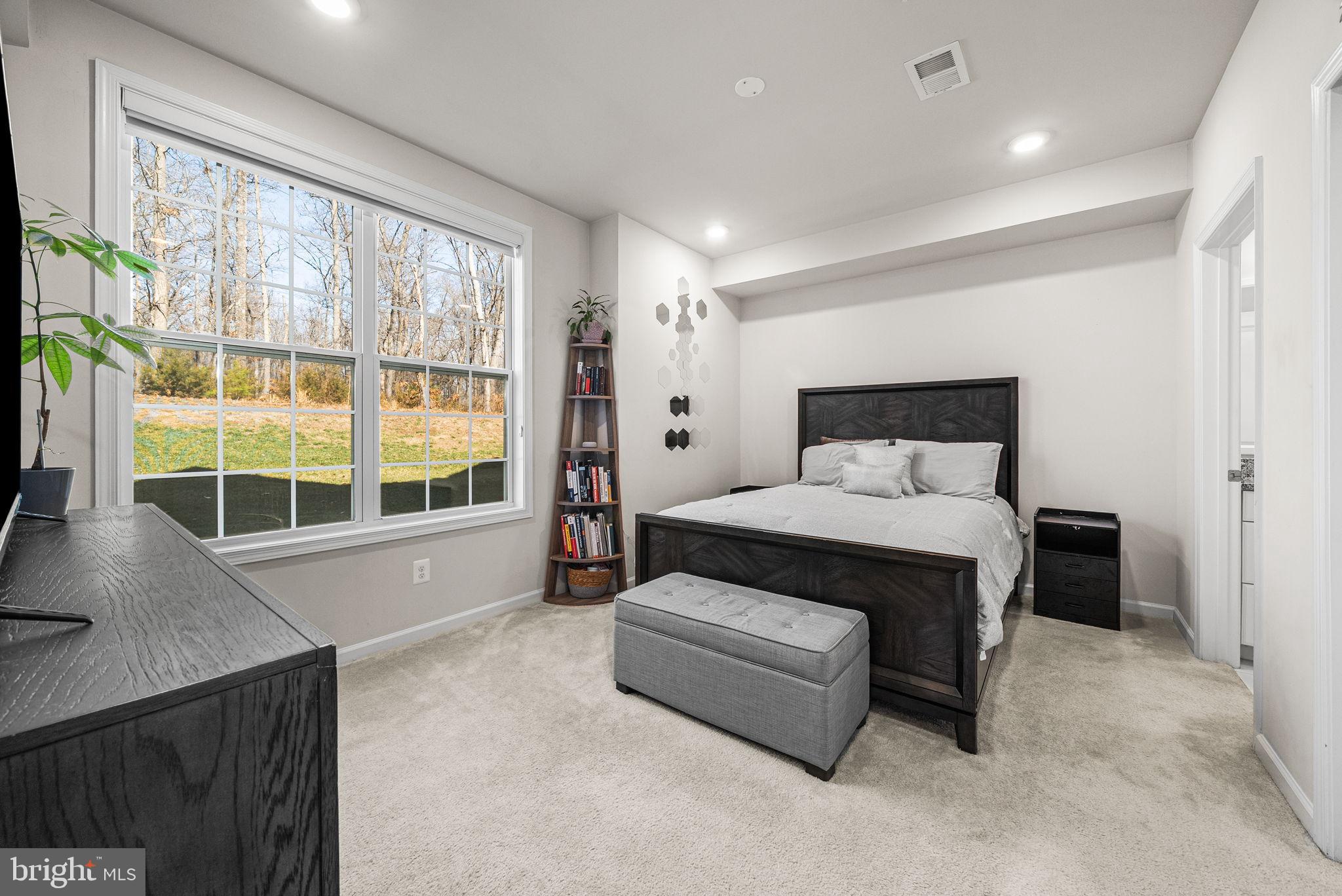 LOUDOUN VALLEY RIDGES - Residential