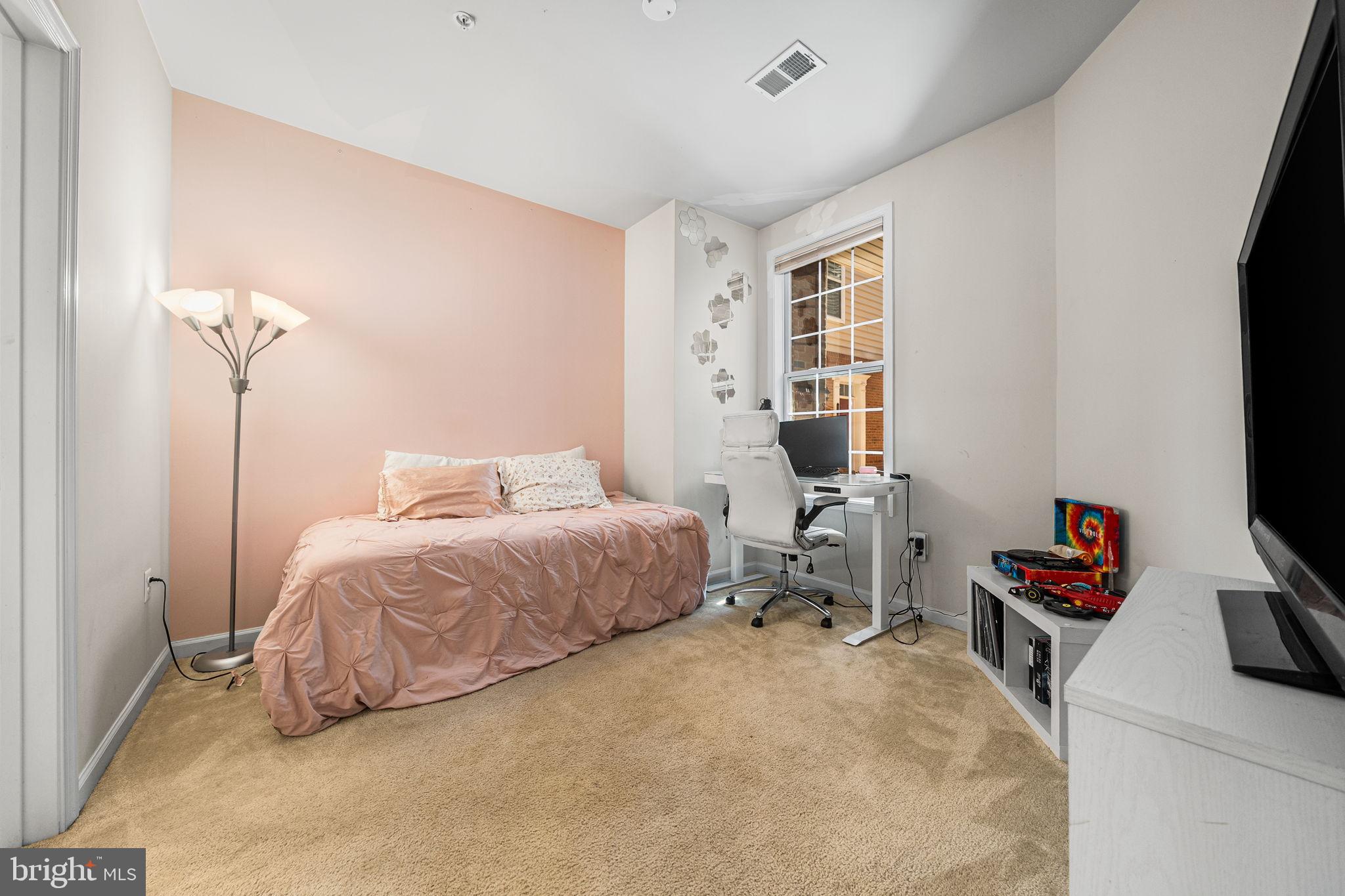 LOUDOUN VALLEY RIDGES - Residential