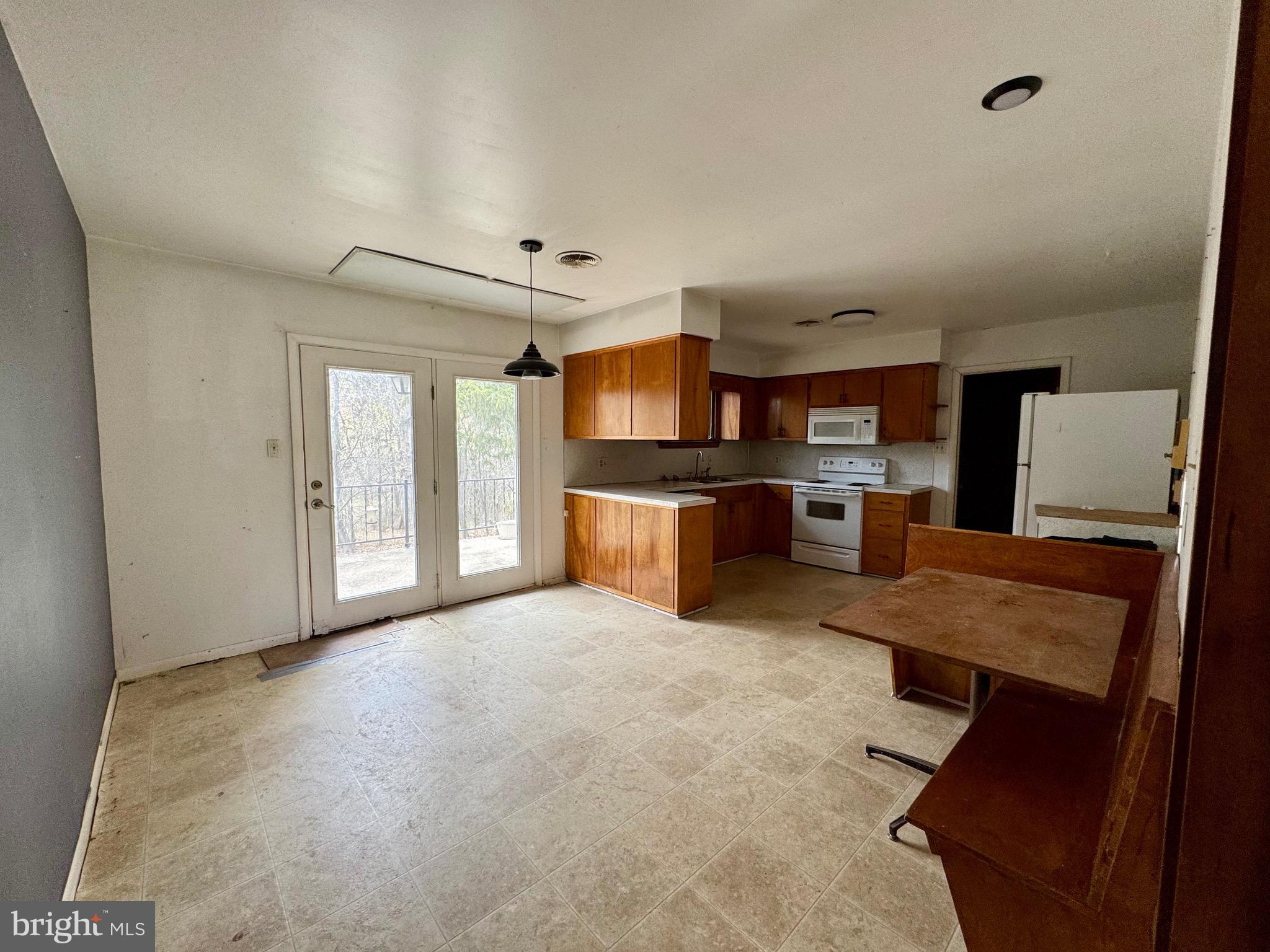 LAKEWOOD HILLS - Residential