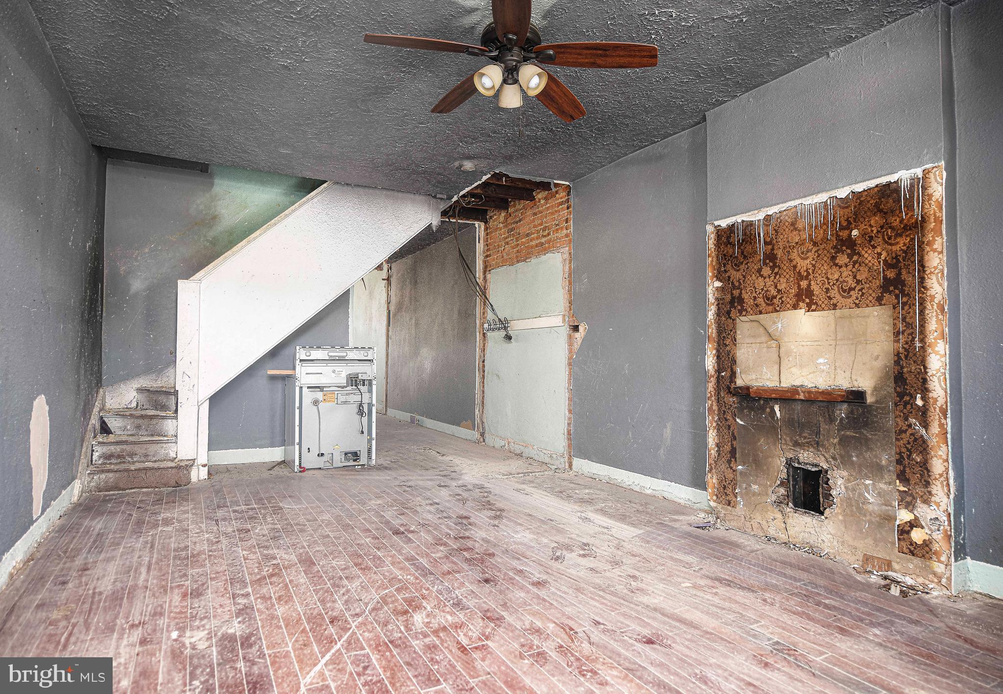 1635 N WARWICK AVENUE N