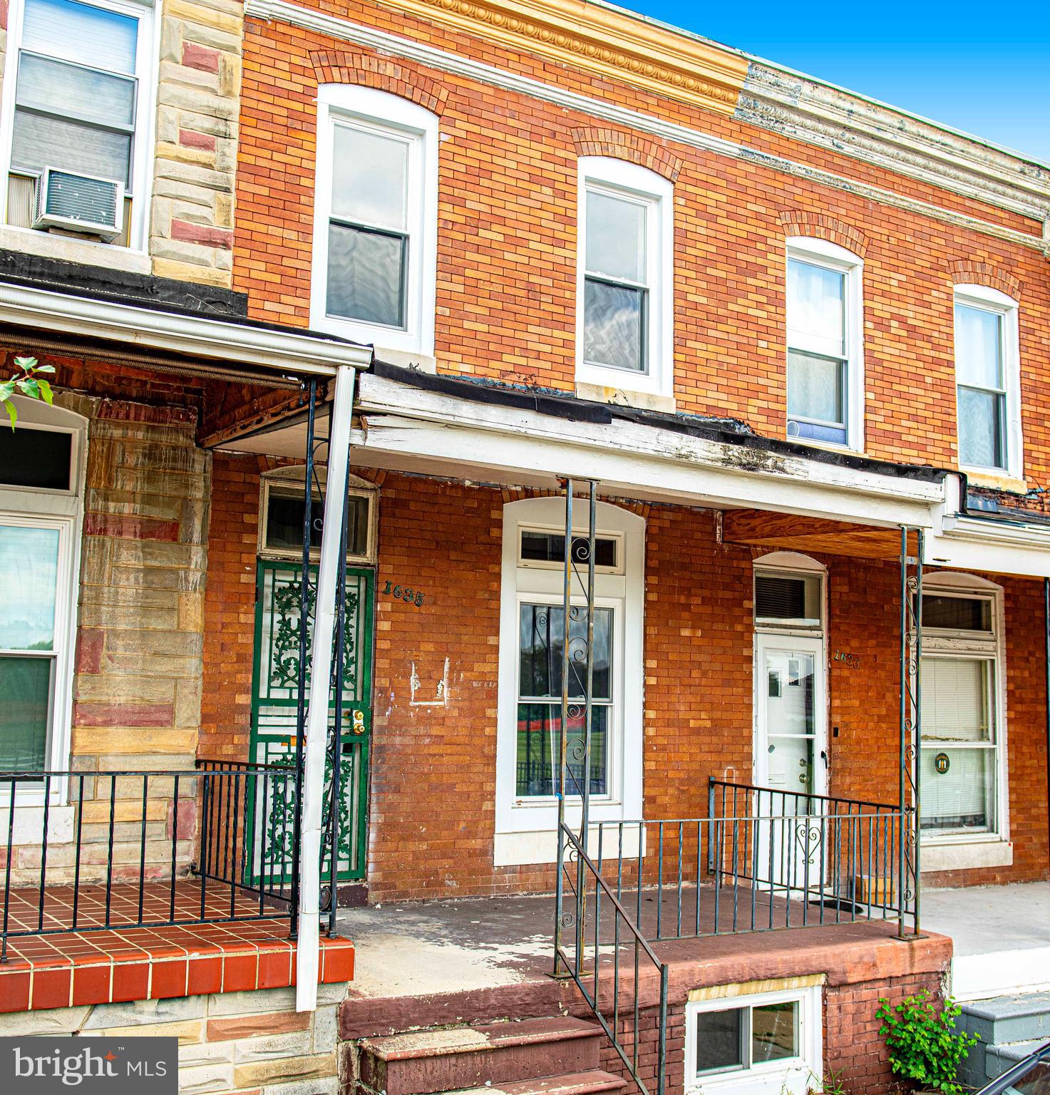 1635 N WARWICK AVENUE N