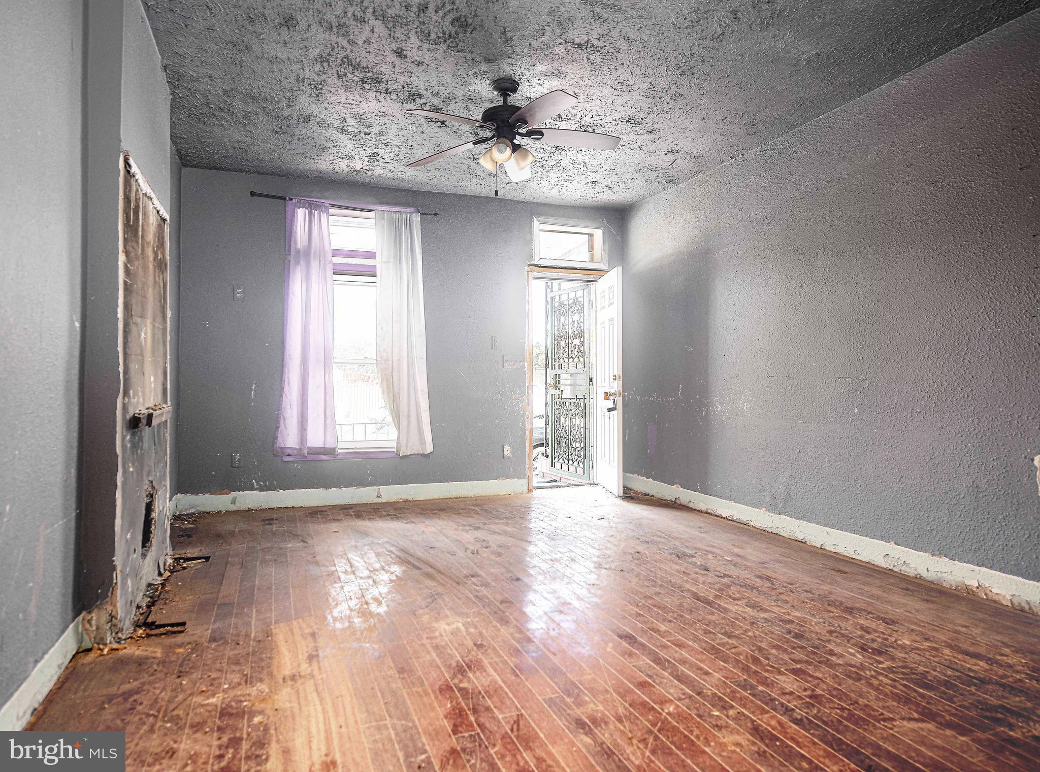 1635 N WARWICK AVENUE N