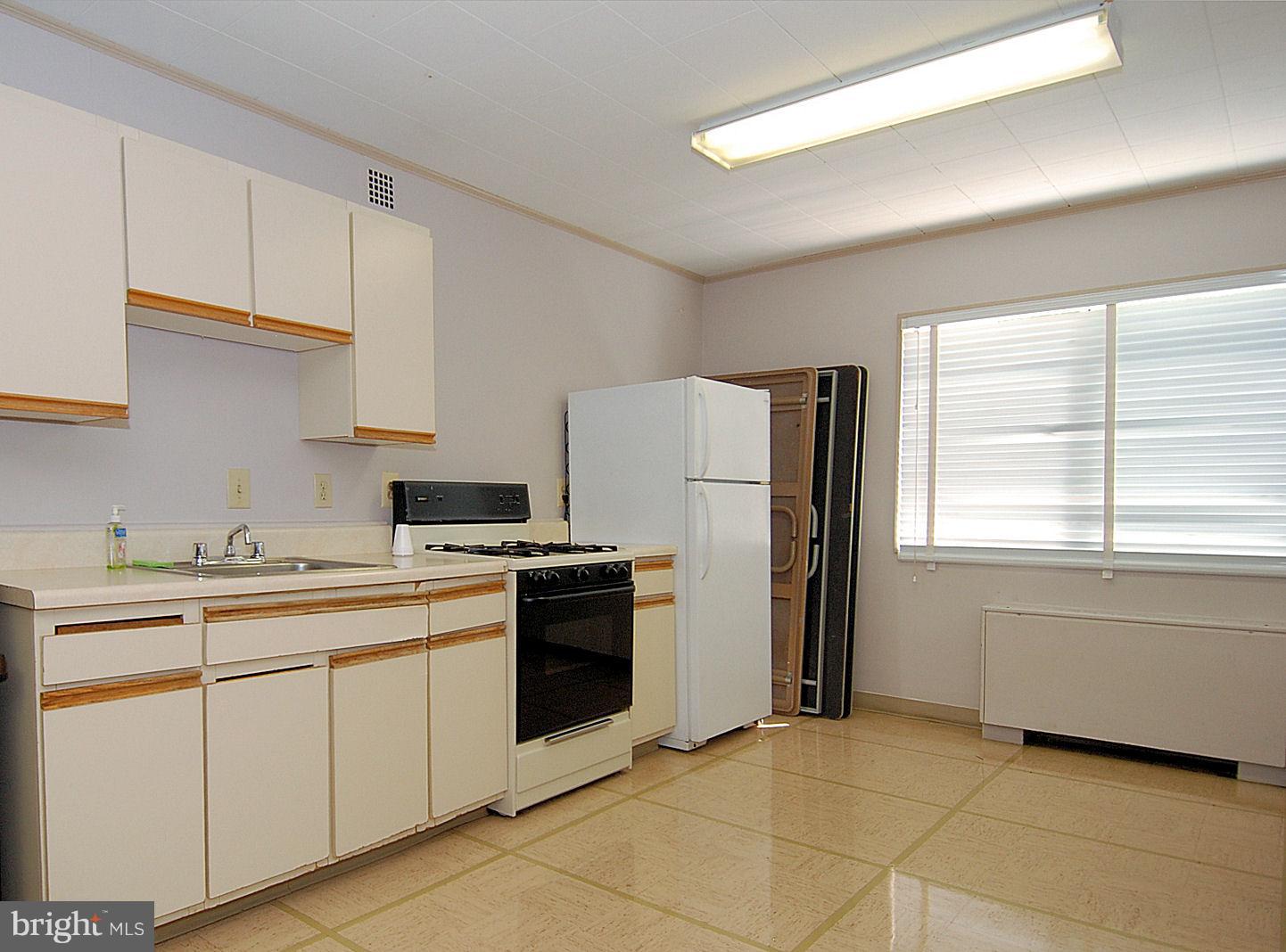 UNIVERSITY TOWERS CODM - Residential Lease