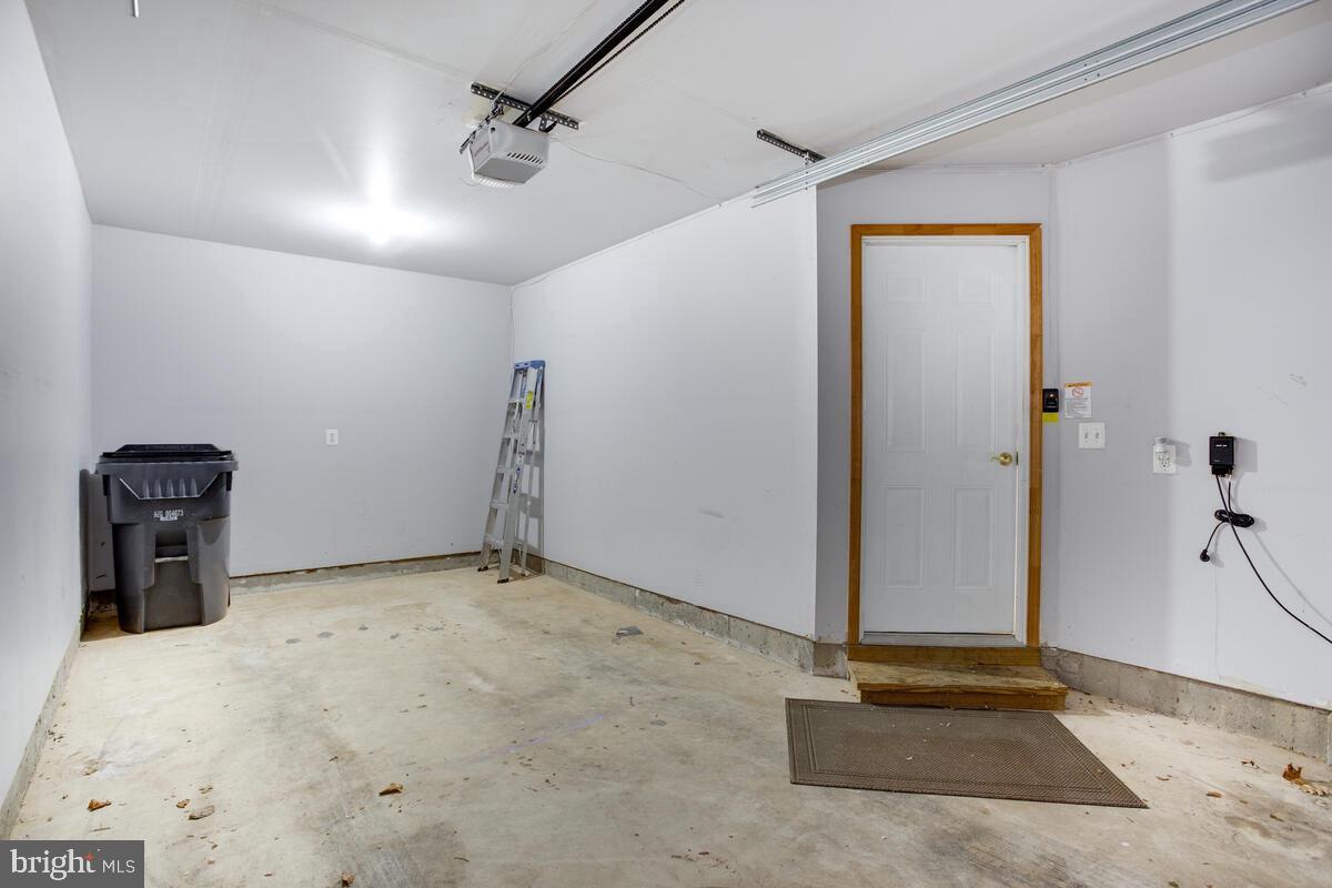 ST CHARLES SUB - SHEFFIELD - Residential Lease