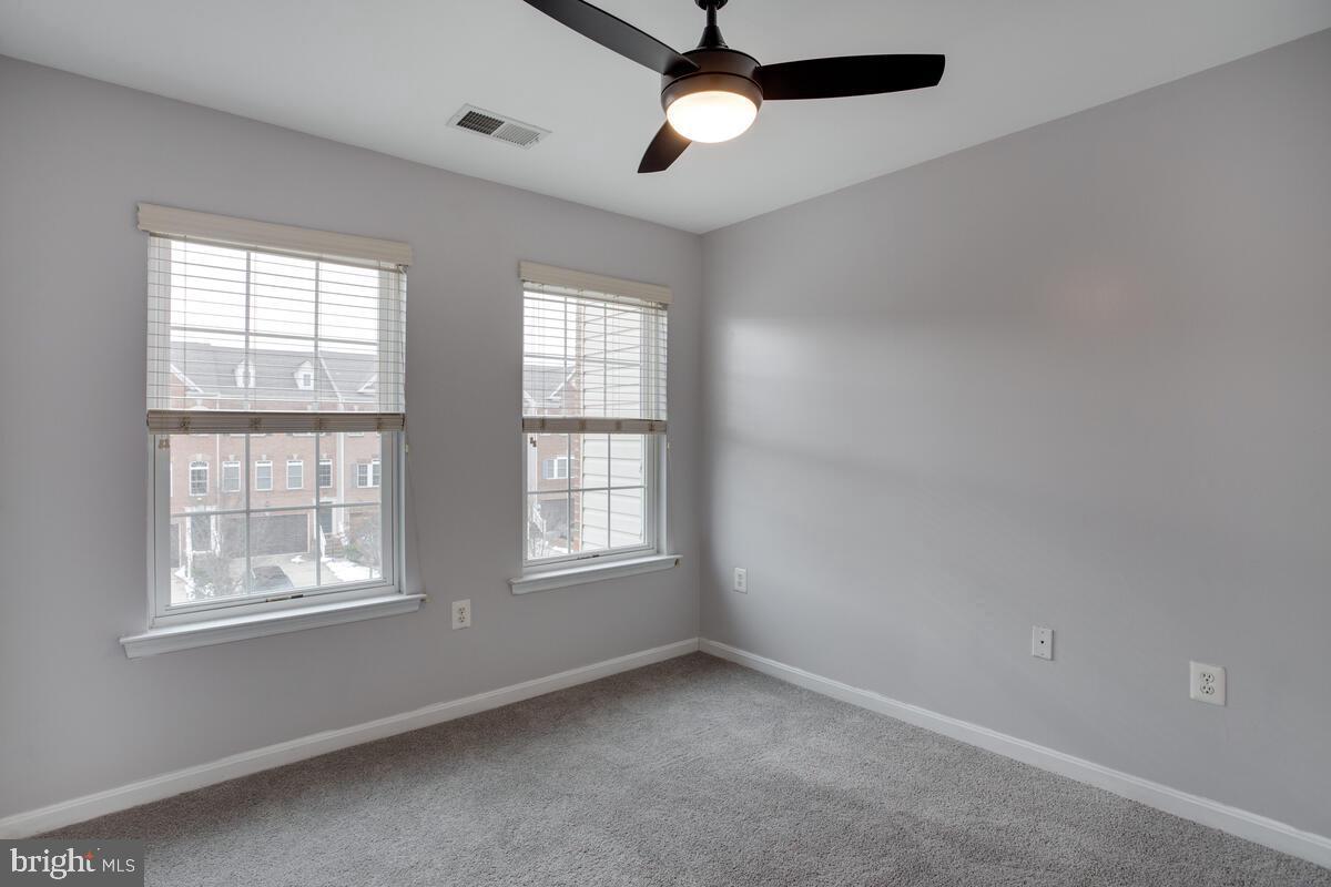 ST CHARLES SUB - SHEFFIELD - Residential Lease