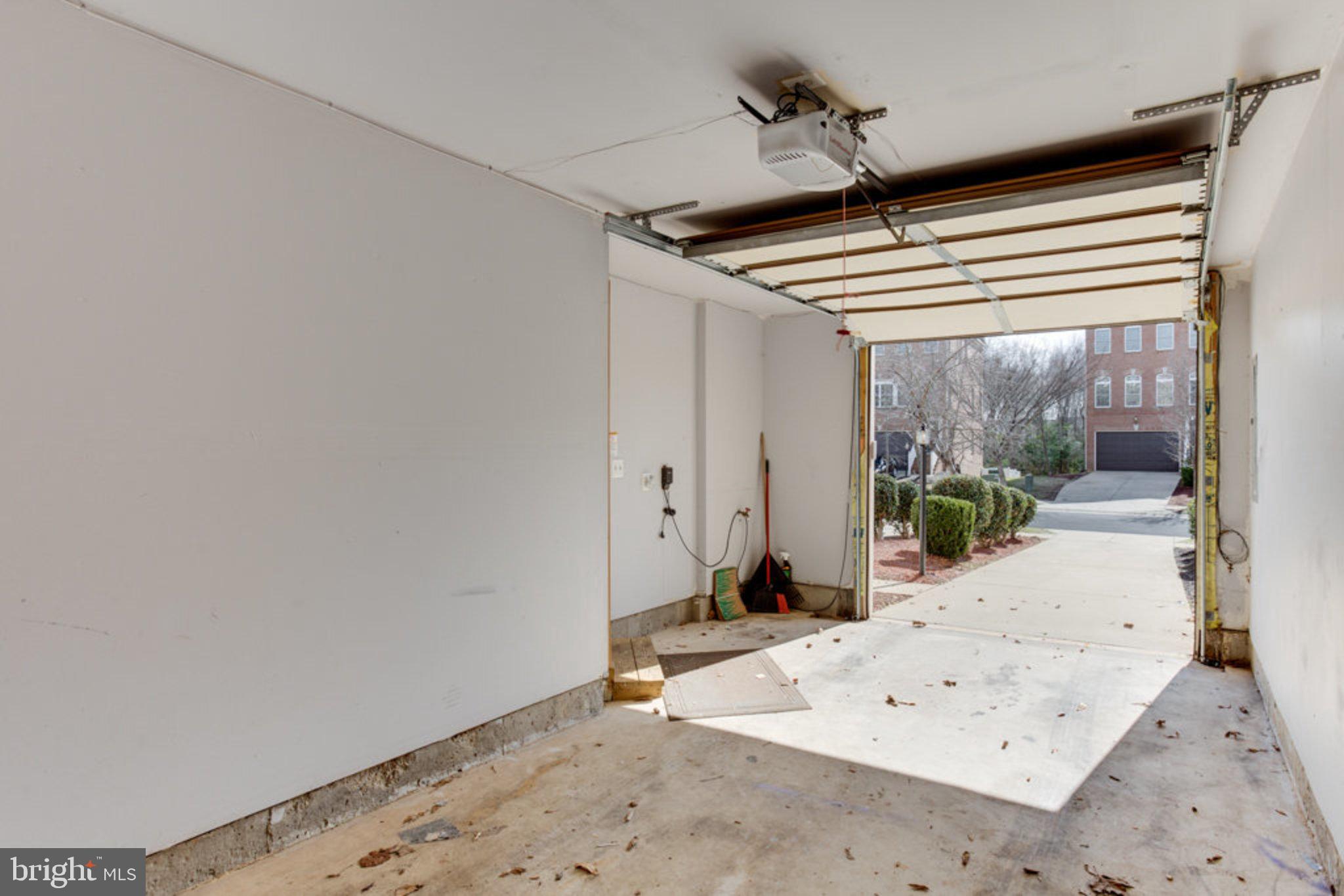 ST CHARLES SUB - SHEFFIELD - Residential Lease