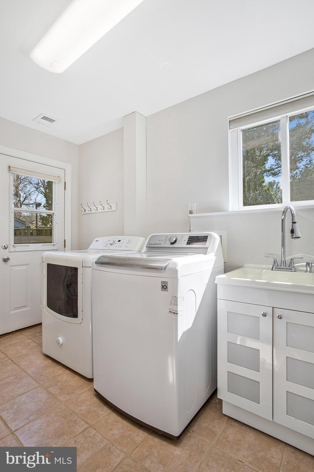 BROOKVILLE KNOLLS - Residential