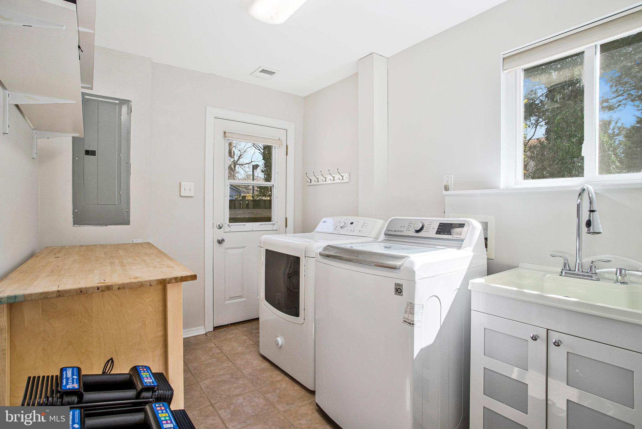 BROOKVILLE KNOLLS - Residential