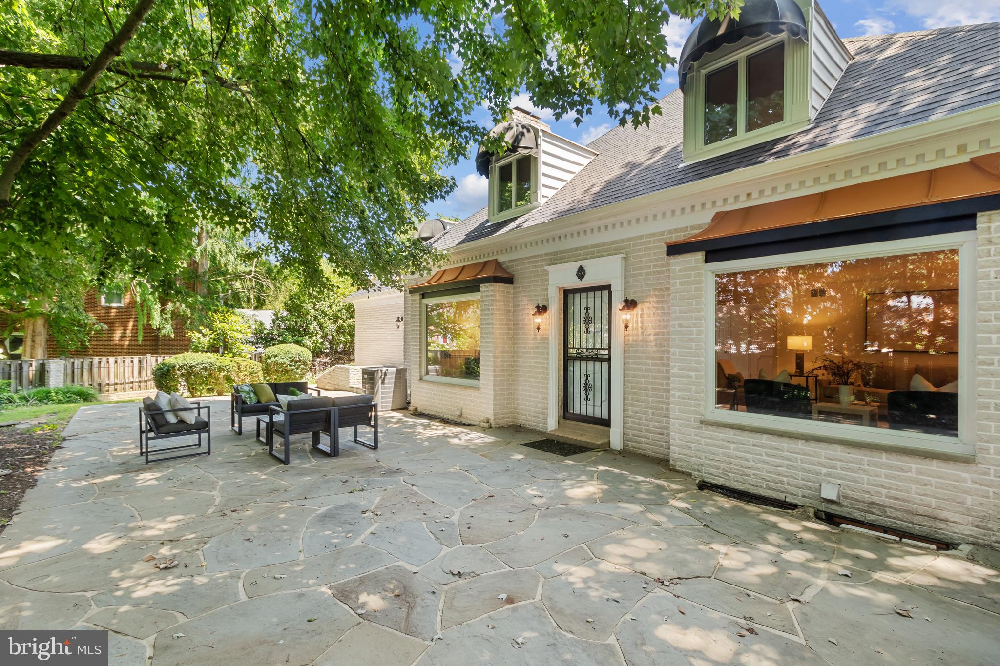 RIVERWOOD - Residential