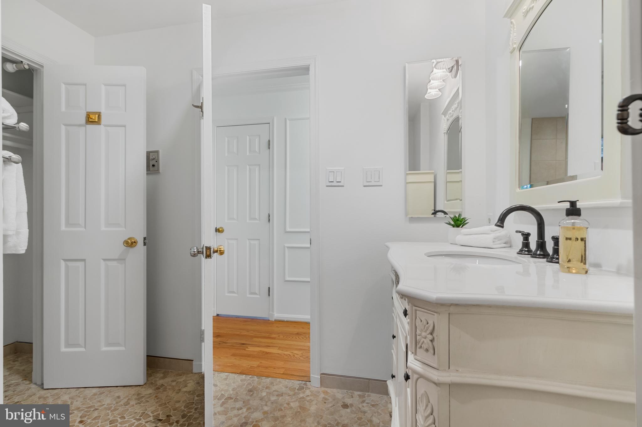 RIVERWOOD - Residential