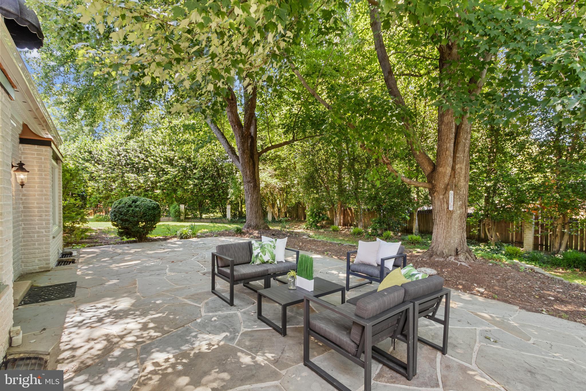 RIVERWOOD - Residential