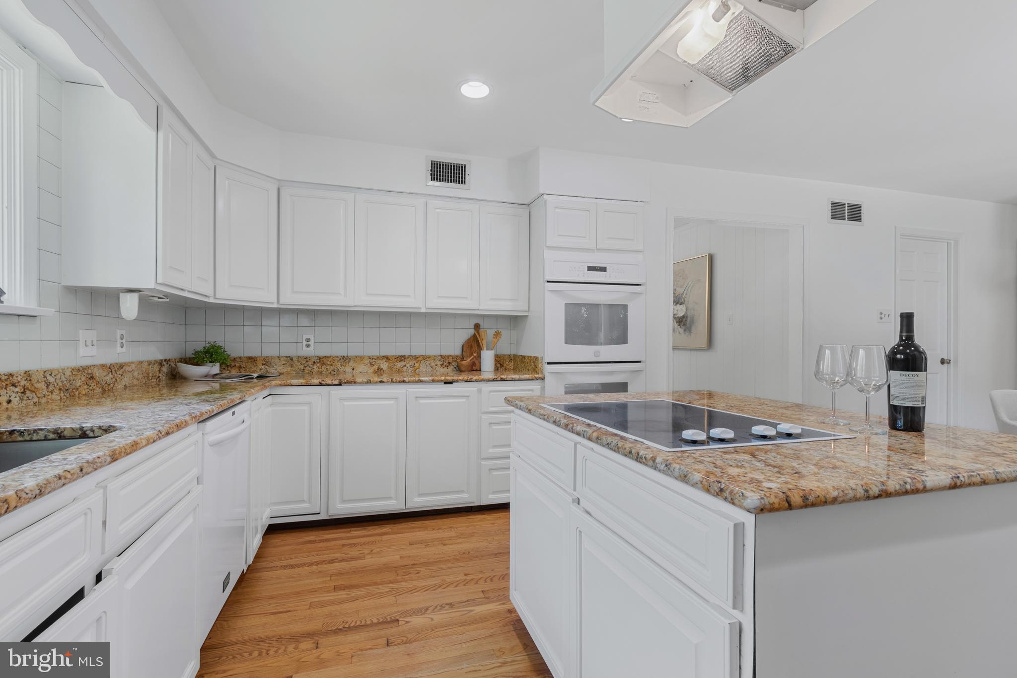 RIVERWOOD - Residential