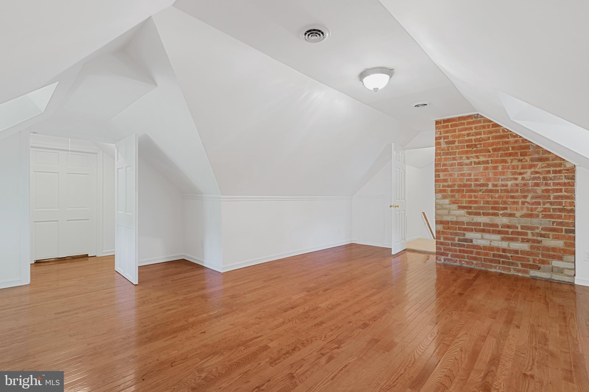 RIVERWOOD - Residential