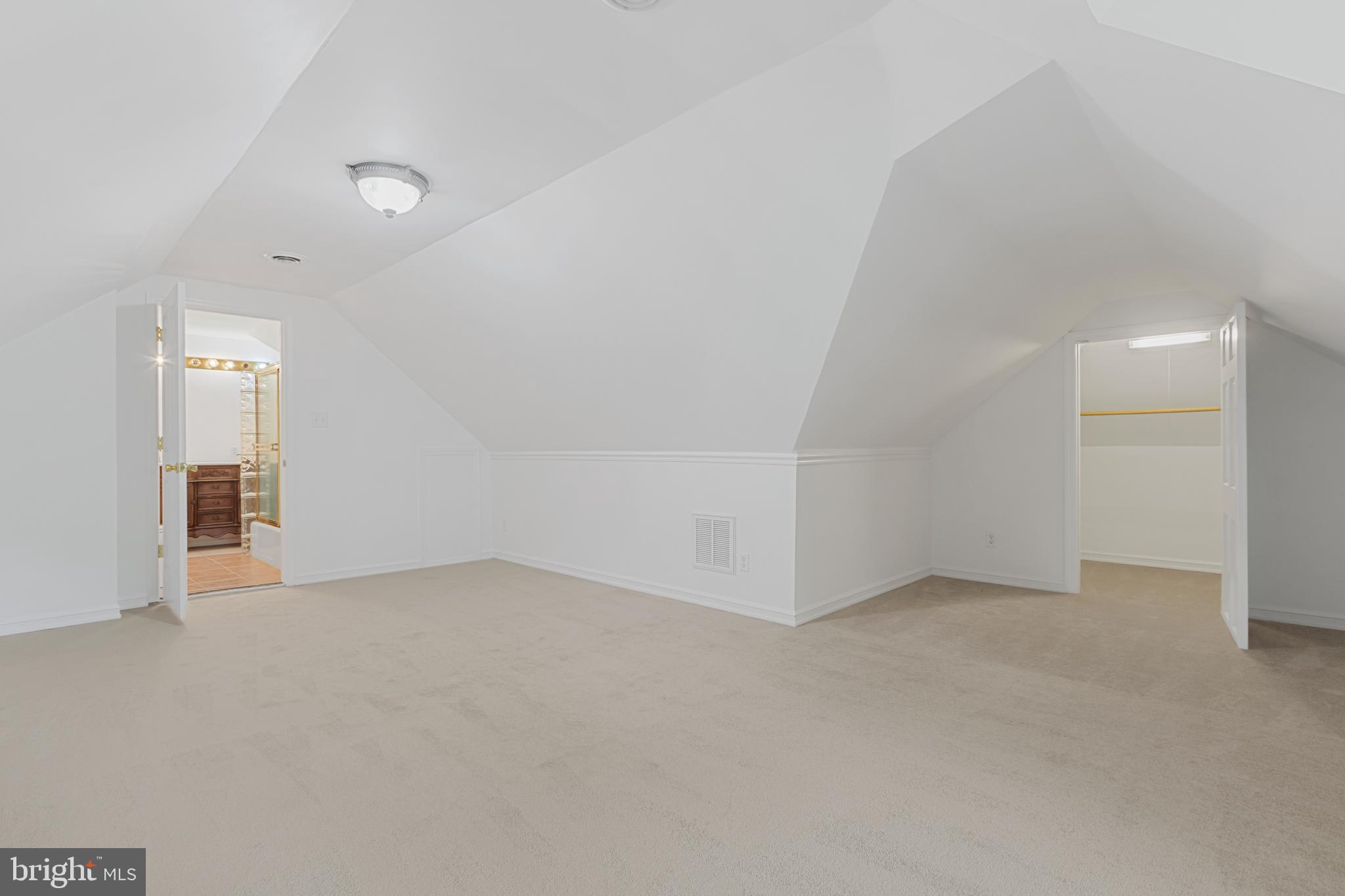 RIVERWOOD - Residential