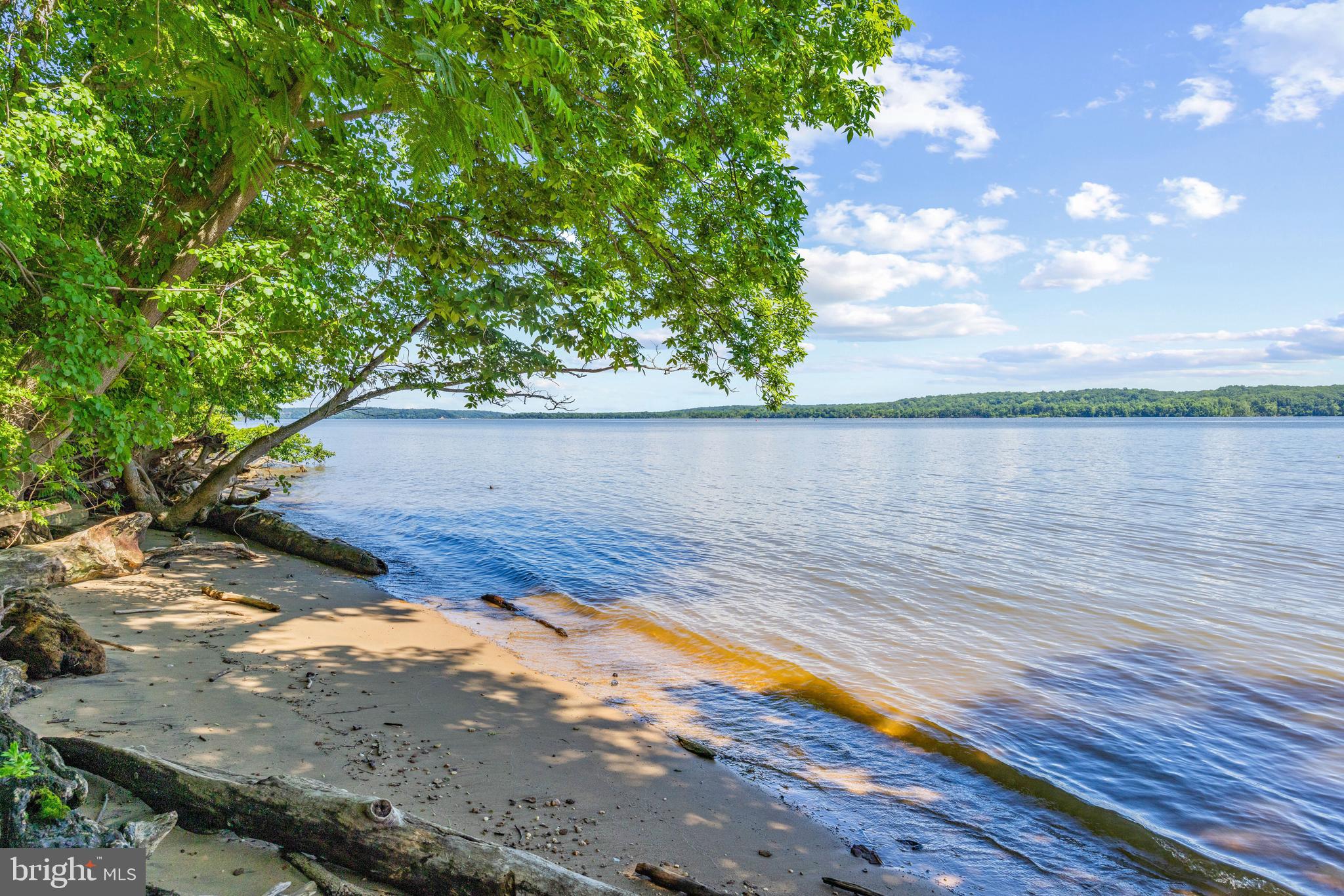 RIVERWOOD - Residential