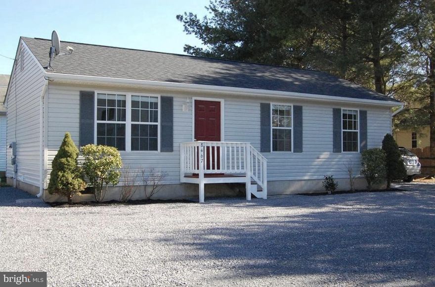 This pristine 3-bedroom, 2-bath rambler is situated in a quiet, established neighborhood. It has been freshly painted both inside and out.The bright, open floor plan boasts ceramic tile floors and crown molding throughout, providing a stylish and welcoming atmosphere. With low maintenance and easy one-level living, this home is move-in ready! A new storage shed has also been added for your convenience.
You can easily walk or bike to shops, dining, and everything historic Marshall has to offer. This location is great for commuters, as it is close to I-66 and just minutes away from parks, wineries, and the beautiful countryside.