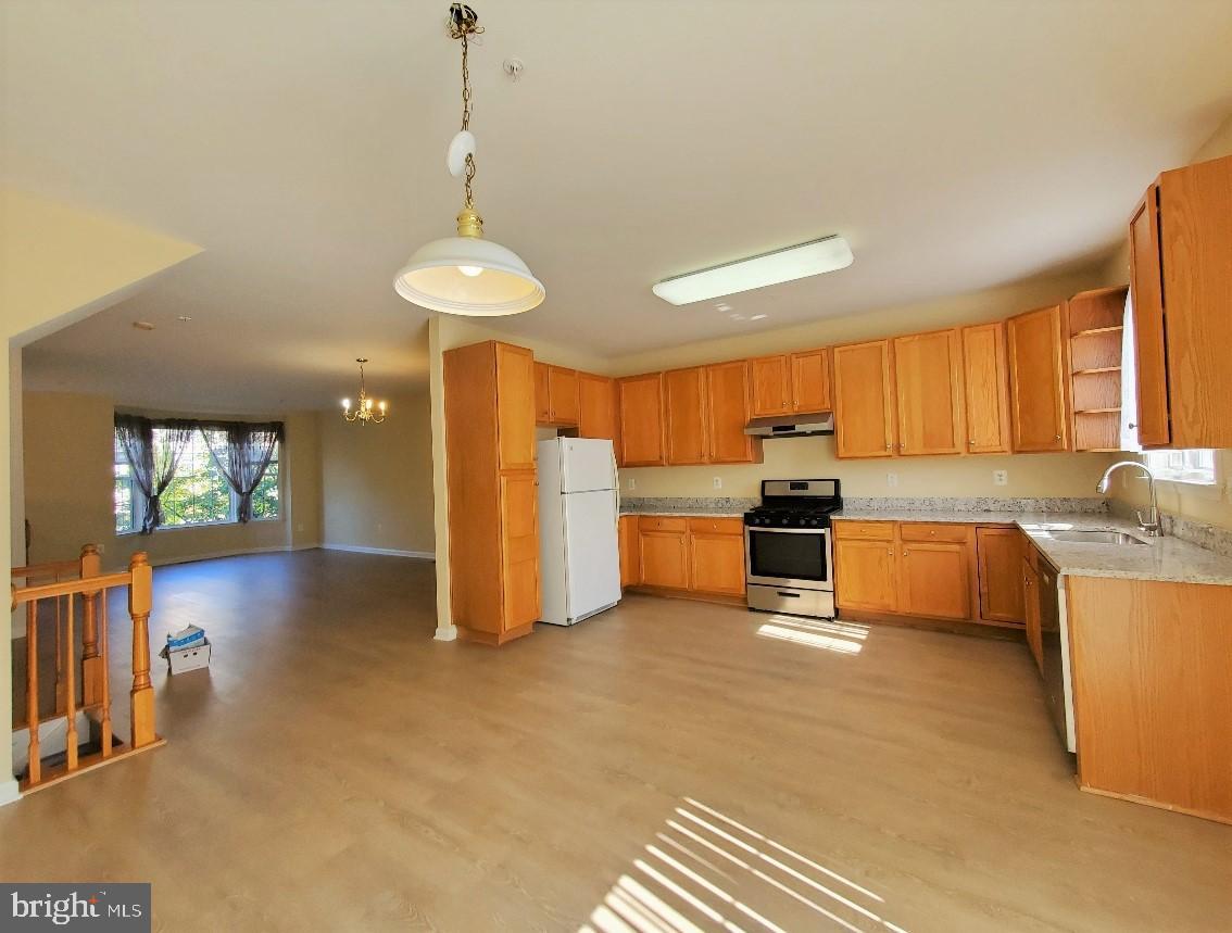 KINGSVIEW VILLAGE - Residential Lease