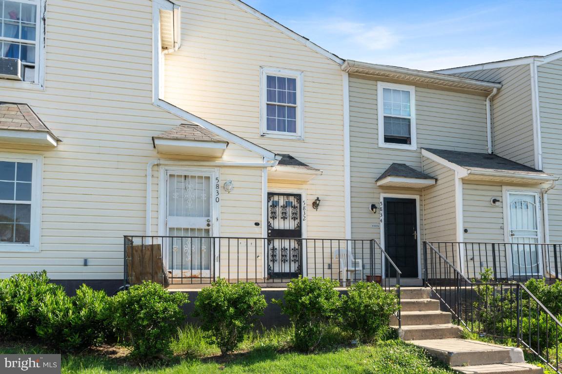 THE VILLAS OF HOLLY SPRI - Residential