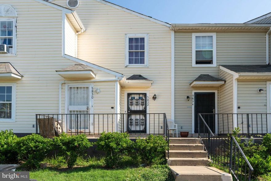 
TASTEFULLY RENOVATED CONDO IN INCREDIBLE COMMUTER LOCATION CAPITOL HEIGHTS! Open concept main level greets with fresh paint and gleaming new flooring throughout... Natural light beaming from newer windows... Convenient half bath... Kitchen boasts quartz countertops, stainless steel appliances, and modern backsplash... Three spacious bedrooms and two fully remodeled bathrooms. Located minutes from 495, 50, National Harbor, shopping, gyms, and entertainment. Excellent commuter location for those traveling to Andrews Joint Airforce Base, DC, and VA. This one won't last long, schedule your showing today!