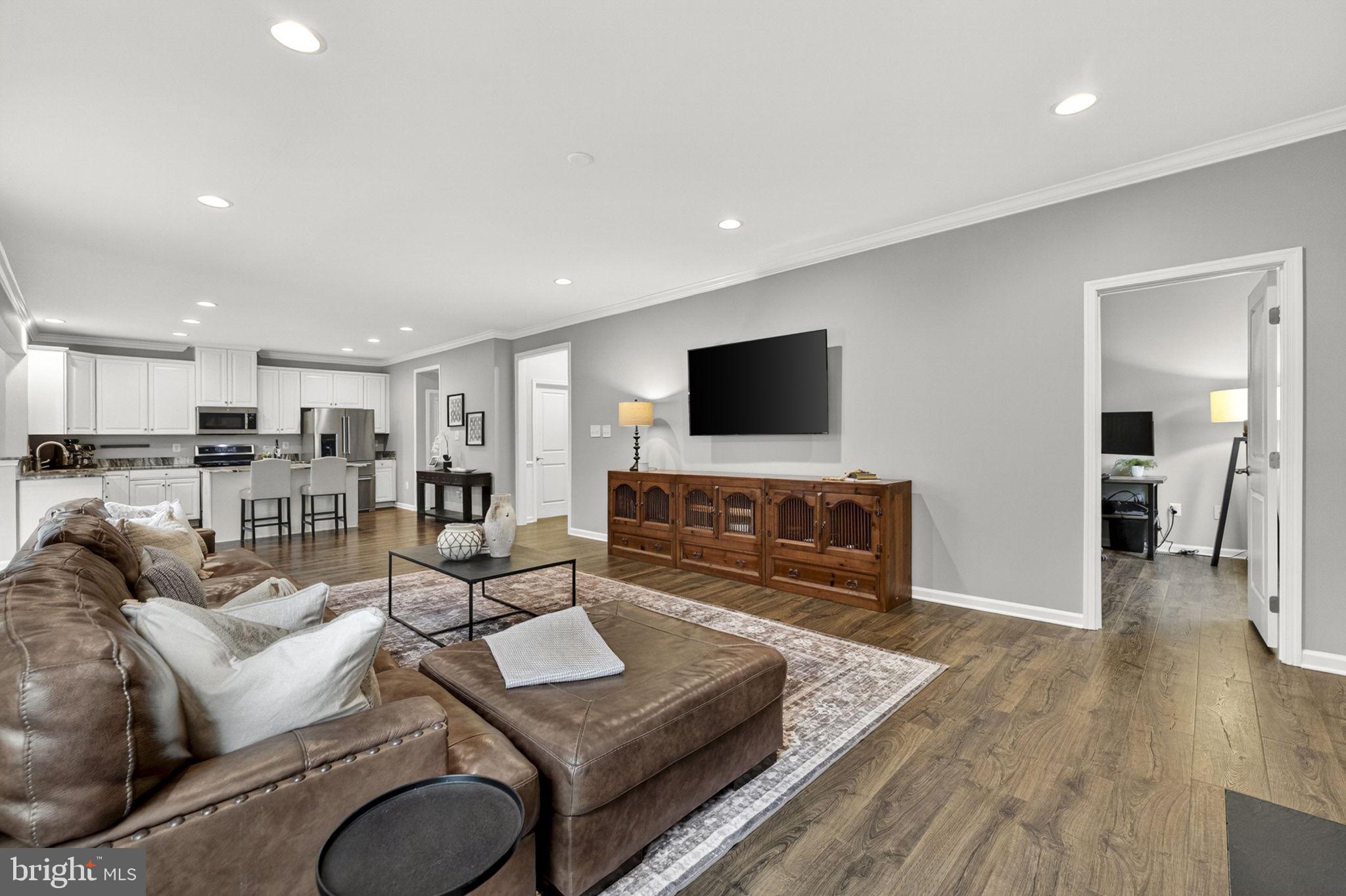 LOVETTSVILLE TOWN CENTER - Residential