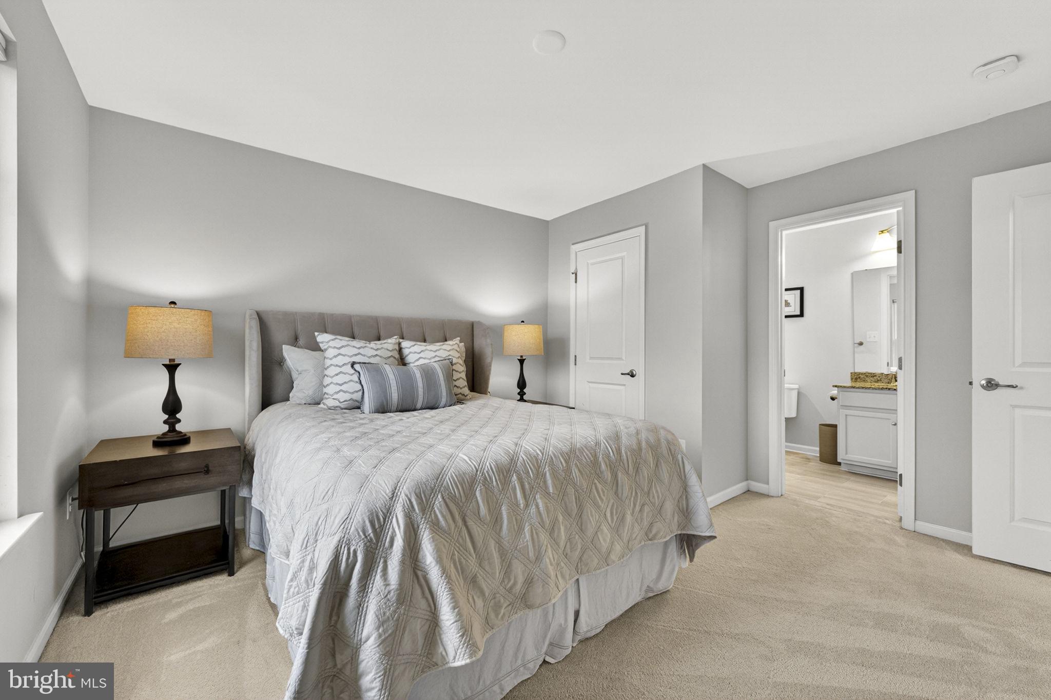LOVETTSVILLE TOWN CENTER - Residential
