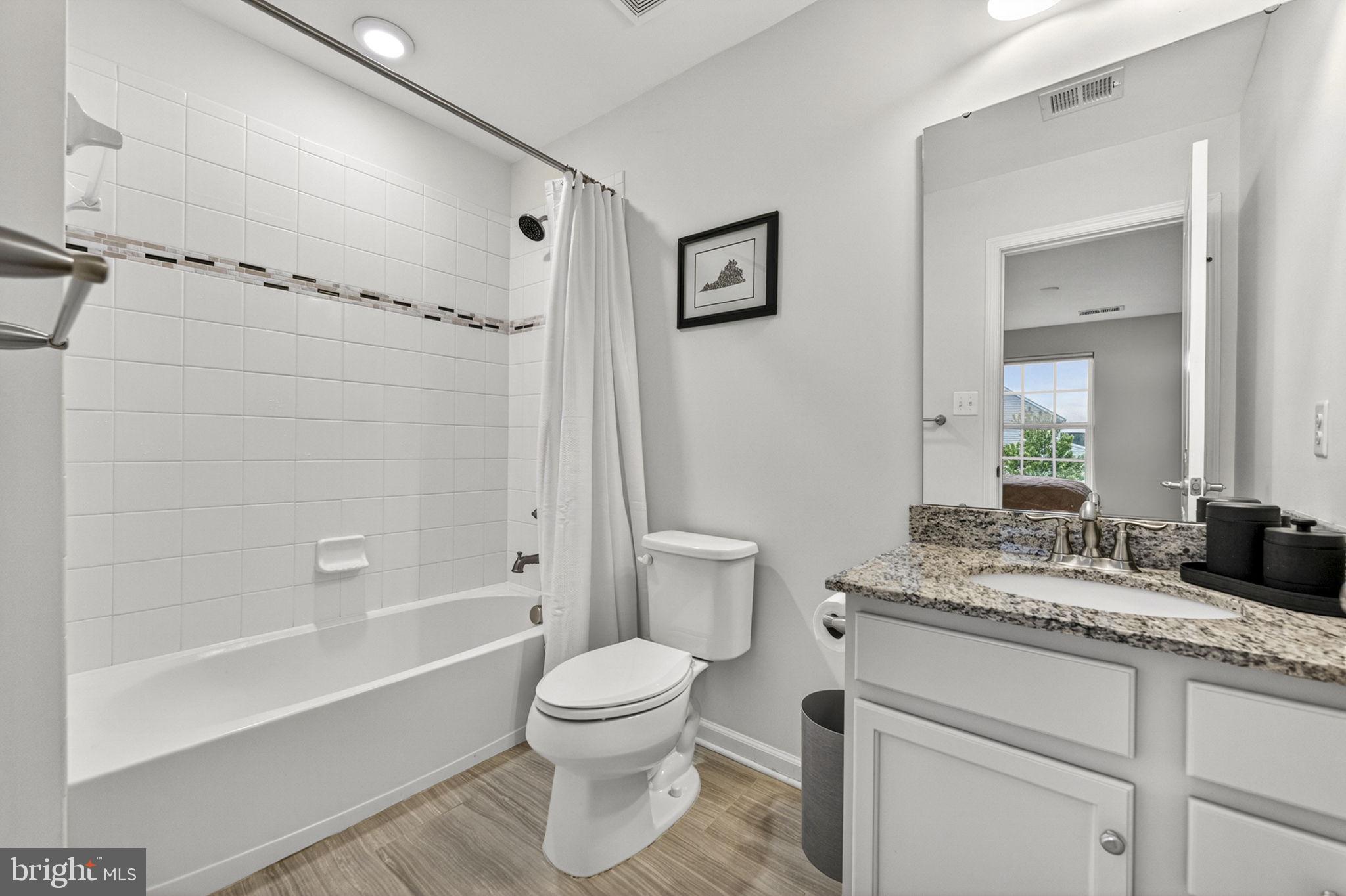 LOVETTSVILLE TOWN CENTER - Residential
