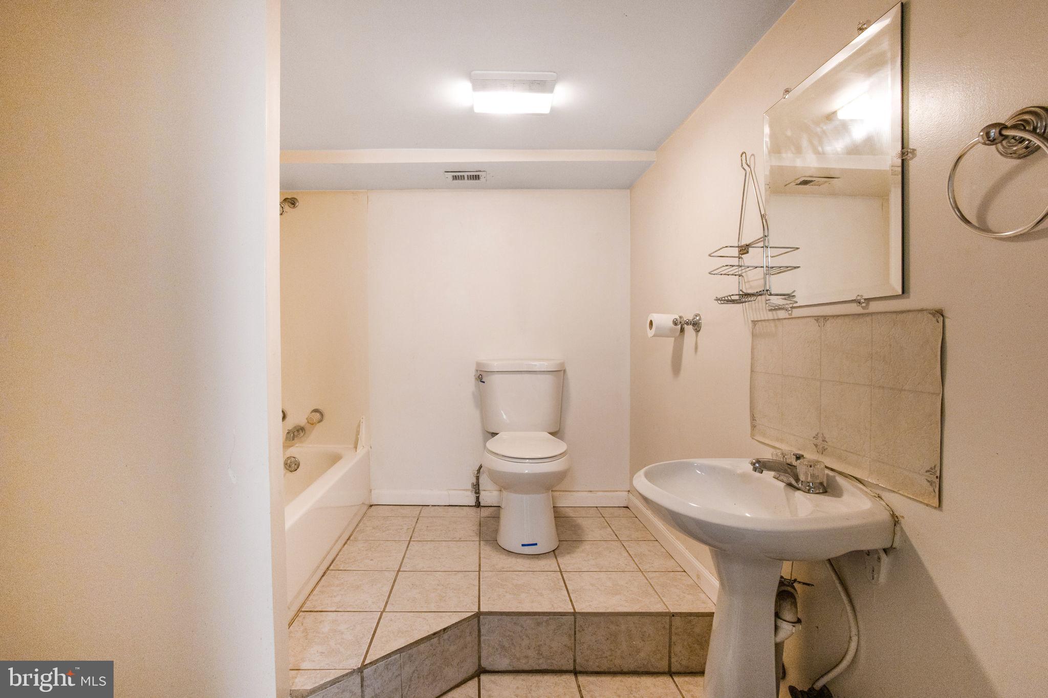 LAKE MONTEBELLO - Residential